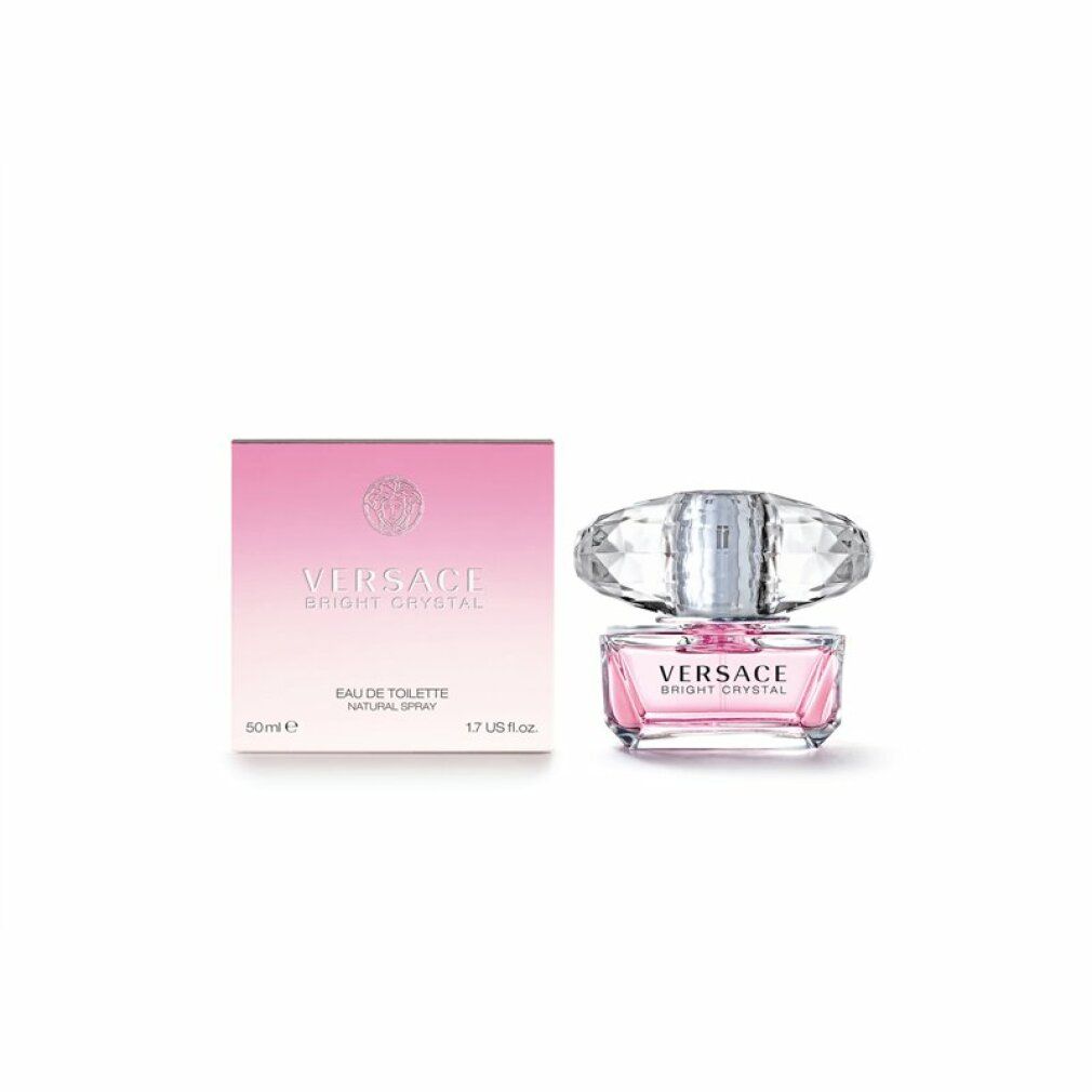 Versace Bright Crystal Eau de Toilette Spray. Rosa Flakon mit Kristallverschluss und rosa Verpackung. Text: Versace, Bright Crystal.