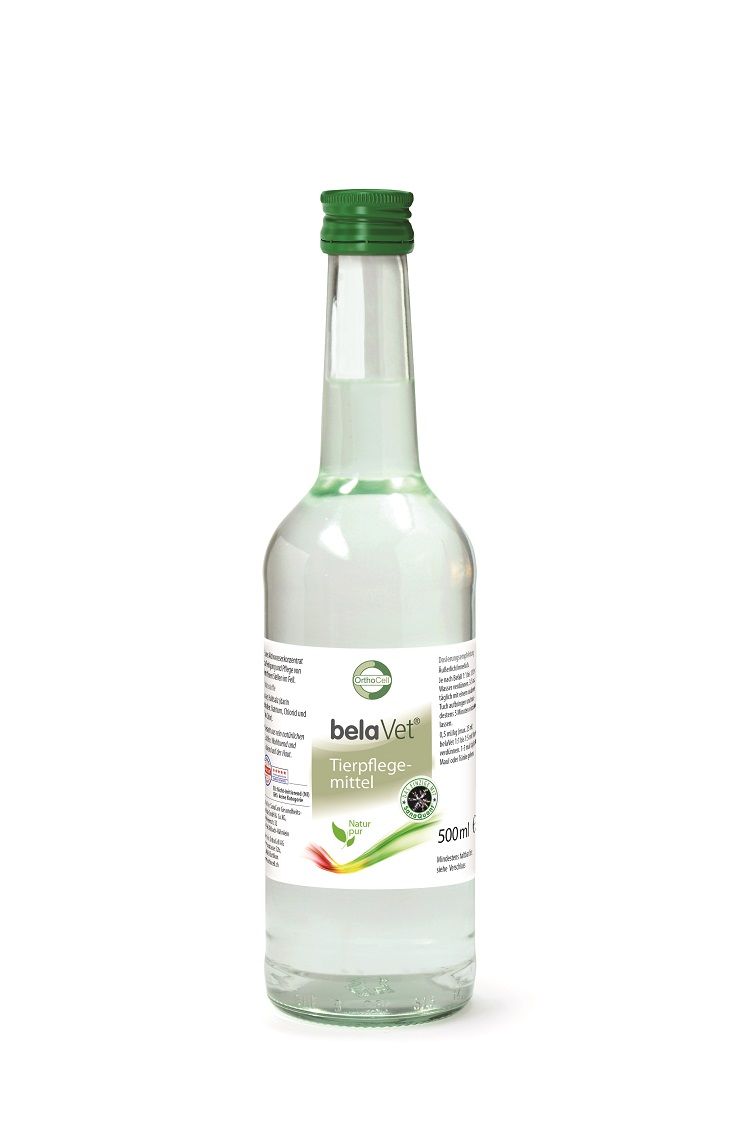 Klare Flüssigkeit in einer Glasflasche mit grünem Deckel. Aufschrift belaVet Tierpflegemittel. 500ml.