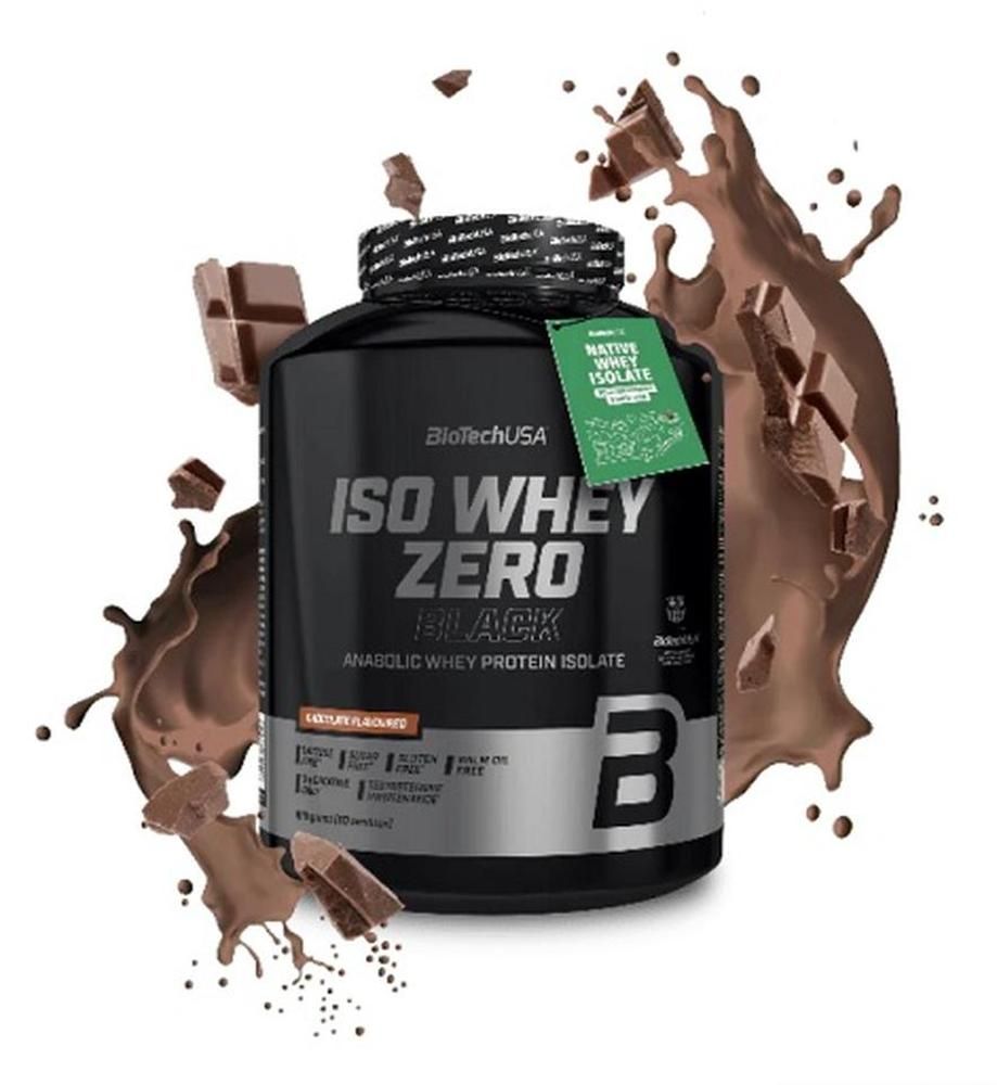 Schwarze Dose mit "ISO WHEY ZERO BLACK"-Aufdruck. Schokoladen-Spritzer und -Stücke umgeben die Dose. Marke: BioTechUSA.