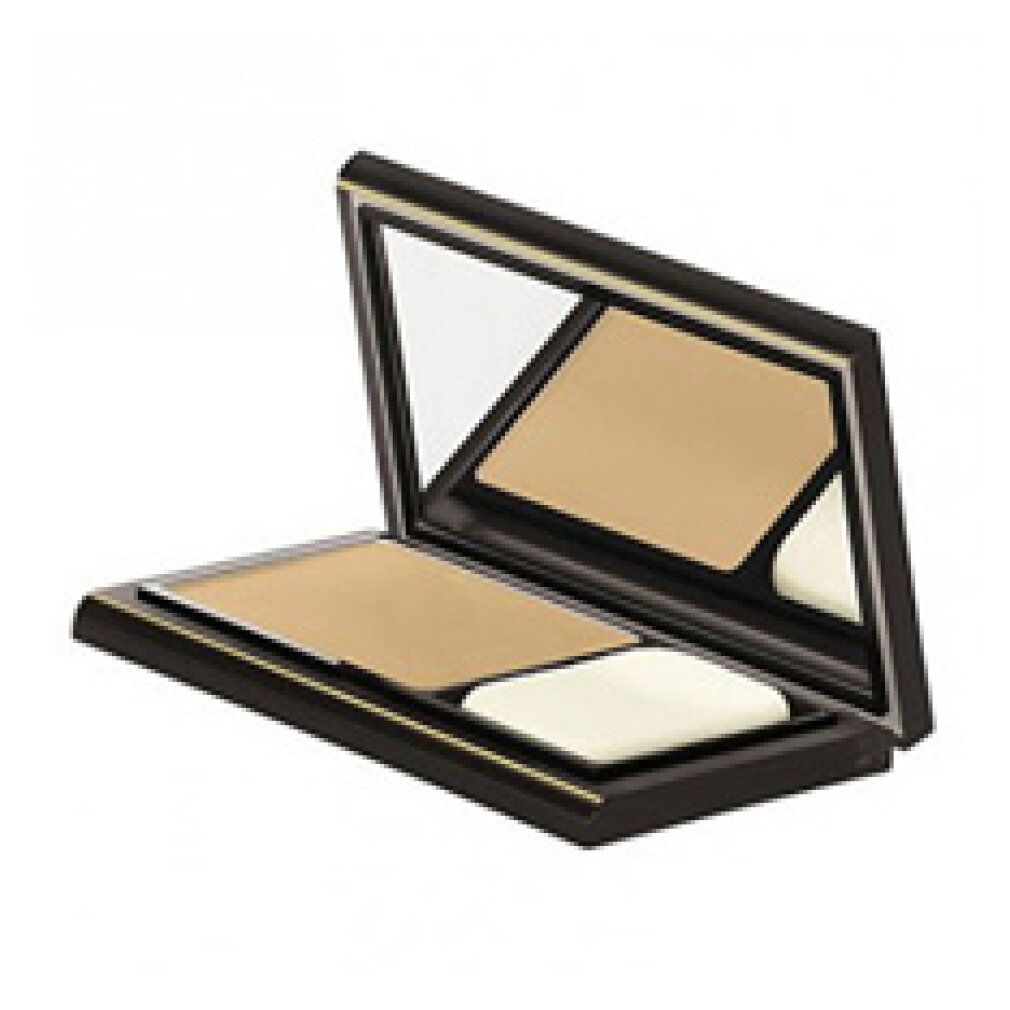 Geöffnete, rechteckige Make-up-Dose. Beige Make-up, Spiegel und Schwamm sichtbar. Schwarzer Rahmen.