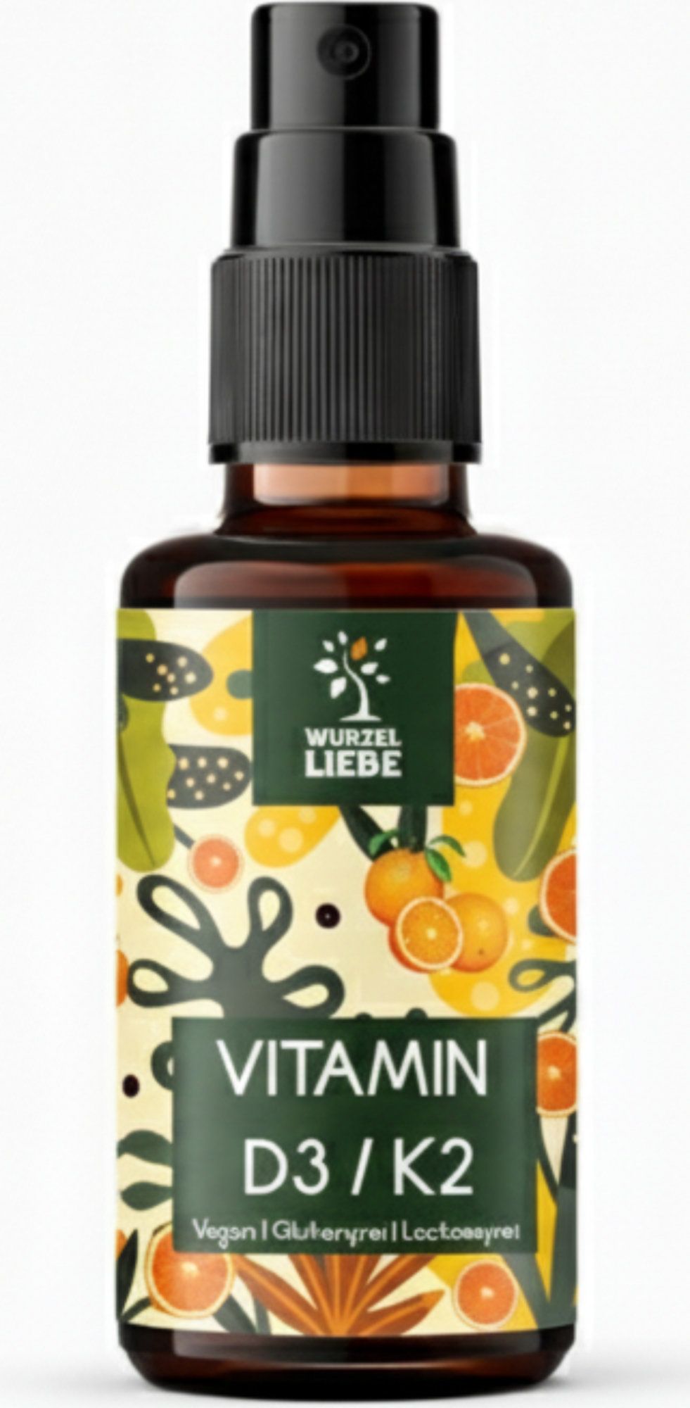 Braune Glasflasche mit schwarzem Sprühkopf. Aufschrift: WURZELLIEBE, Vitamin D3/K2. Vegan, glutenfrei, laktosefrei. Mit Orangen-Dekor.