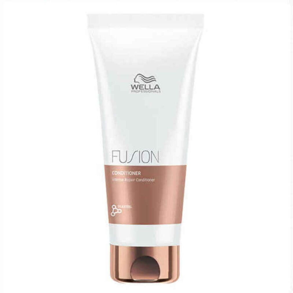 Weiße Tube mit goldfarbenem Verschluss. Aufschrift: WELLA PROFESSIONALS, FUSION, Conditioner.