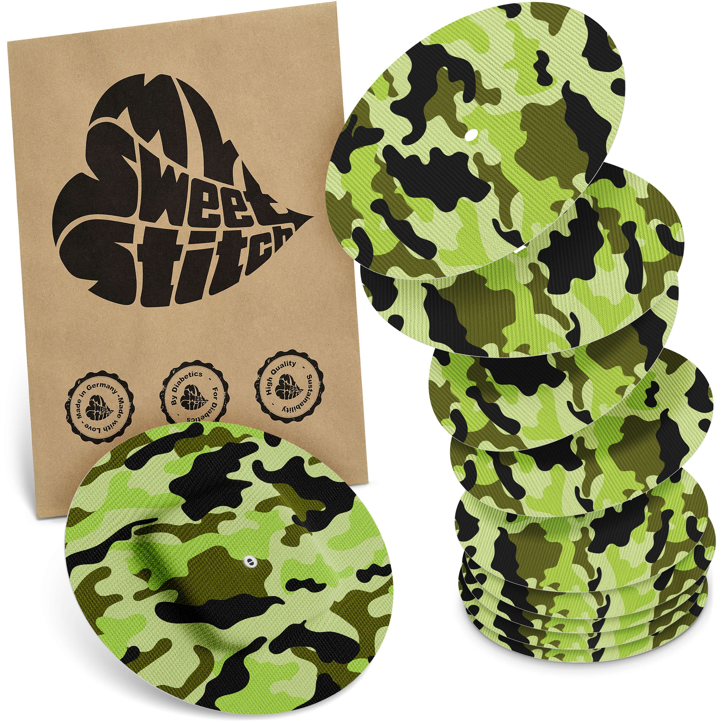 Runde Pflaster mit Camouflage-Muster in Grün- und Schwarztönen. Verpackung mit Logo "MySweetStitch".