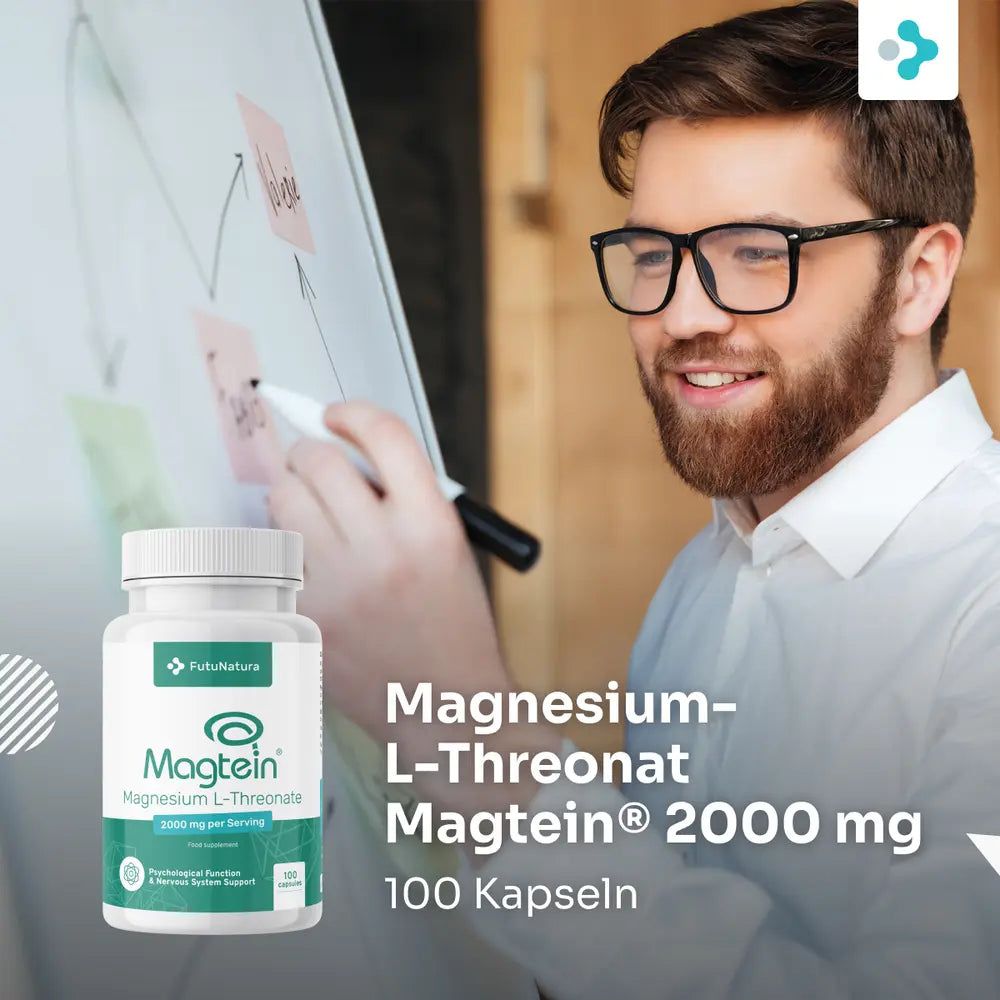 Mann erklärt am Flipchart, daneben eine Flasche FutuNatura Magnesium L-Threonat Magtein® 2000 mg, 100 Kapseln.