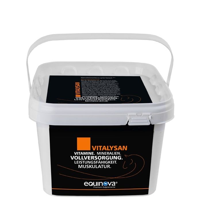 Weißer Eimer mit Griff. Schwarzes Etikett mit Text und Logo: Vitalysan, equinova.