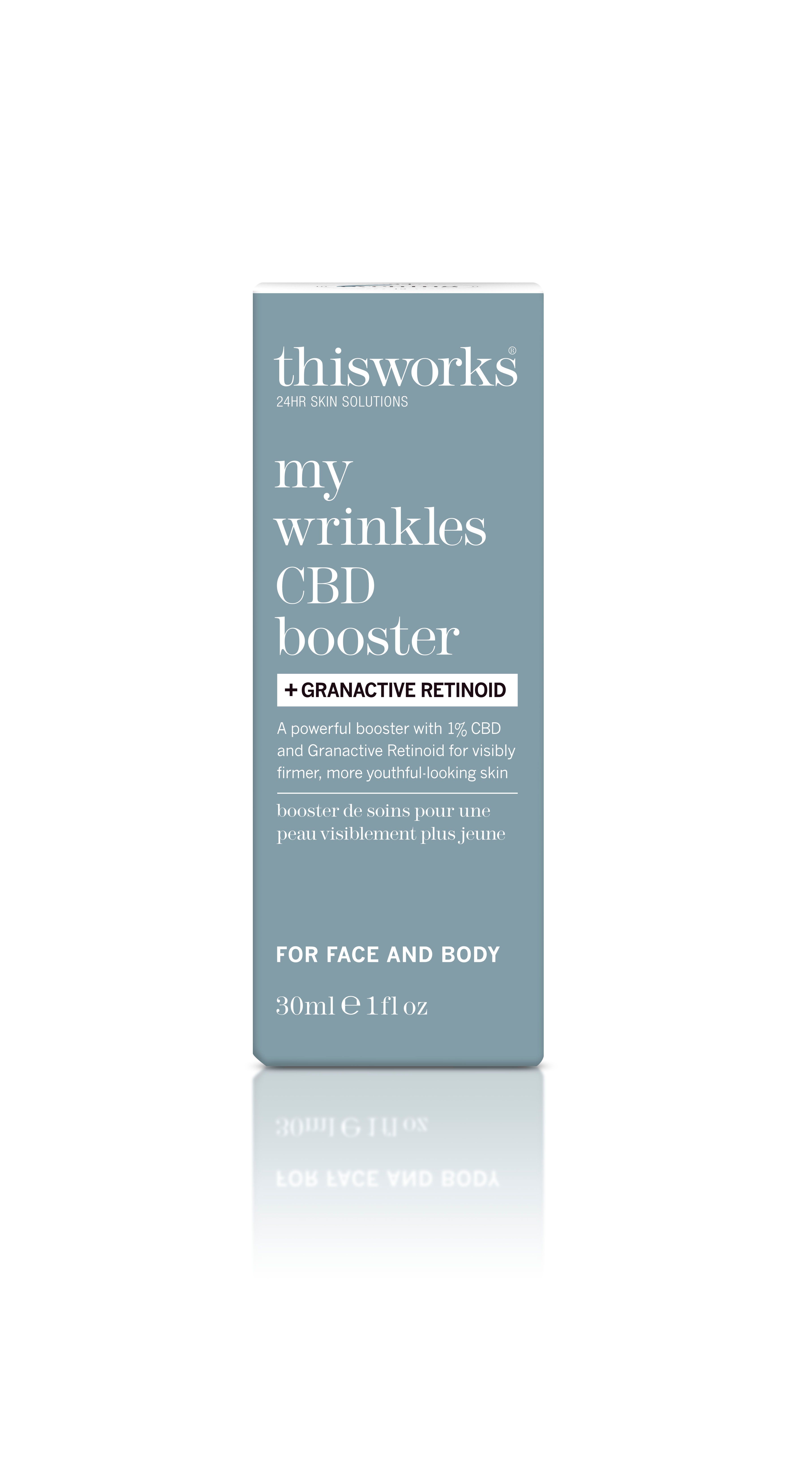 Zylinderförmige Verpackung mit Produktnamen und Inhaltsangaben. Blaue Vorderseite mit weißer Schrift. Enthält CBD und Granactive Retinoid.