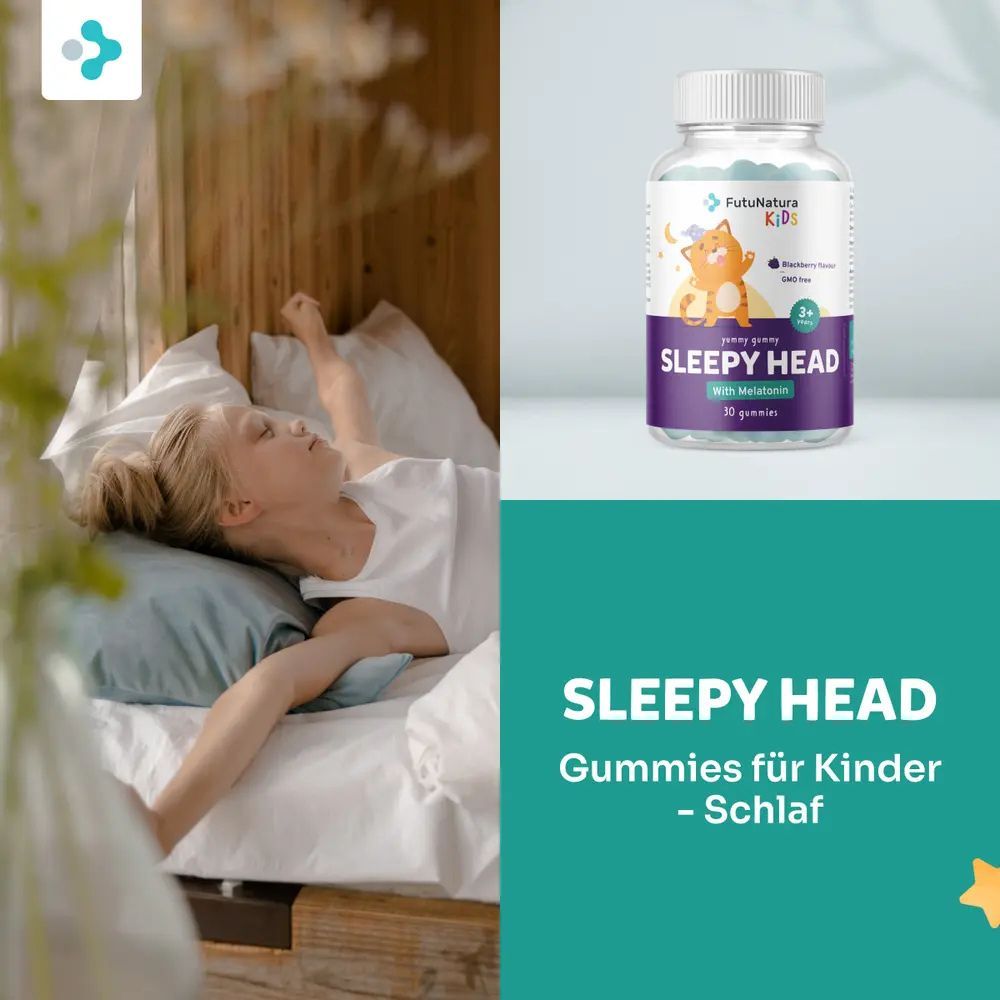 Kind im Bett, neben einer Flasche Sleepy Head. Flasche mit blauen Gummibärchen. Aufschrift: FutuNatura Kids, Sleepy Head, mit Melatonin, 30 Gummies.