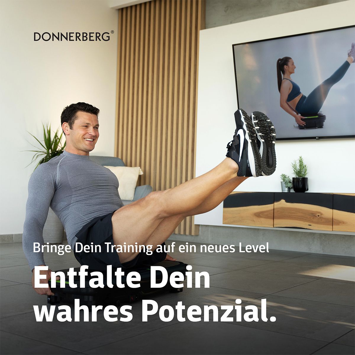 Mann trainiert auf einer Vibrationsplatte. Im Hintergrund steht "DONNERBERG". Text: "Entfalte Dein wahres Potenzial".