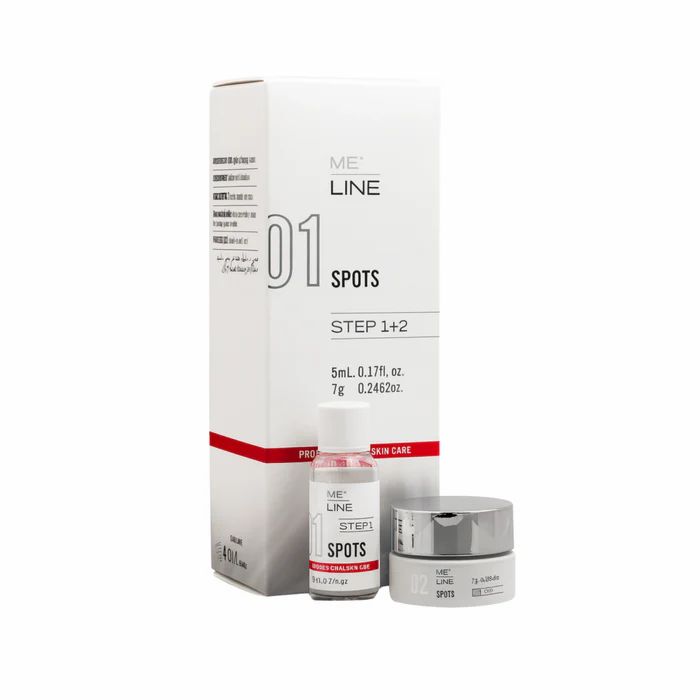 Produktverpackung mit drei Artikeln. Aufschrift: ME LINE 01 Spots Step 1+2. Enthält eine Flasche und einen Tiegel.