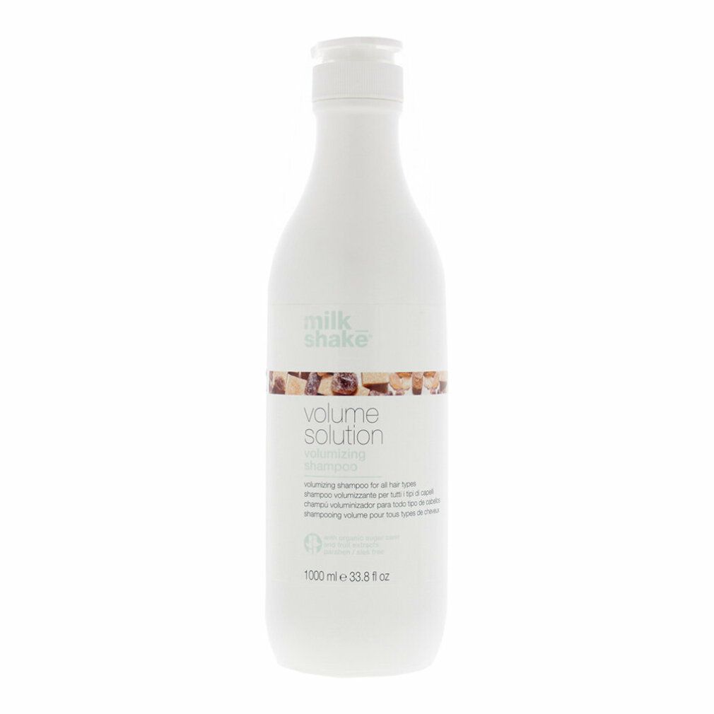 Weiße Shampoo-Flasche mit Pumpe. Aufschrift: milk_shake, volume solution. 1000 ml.
