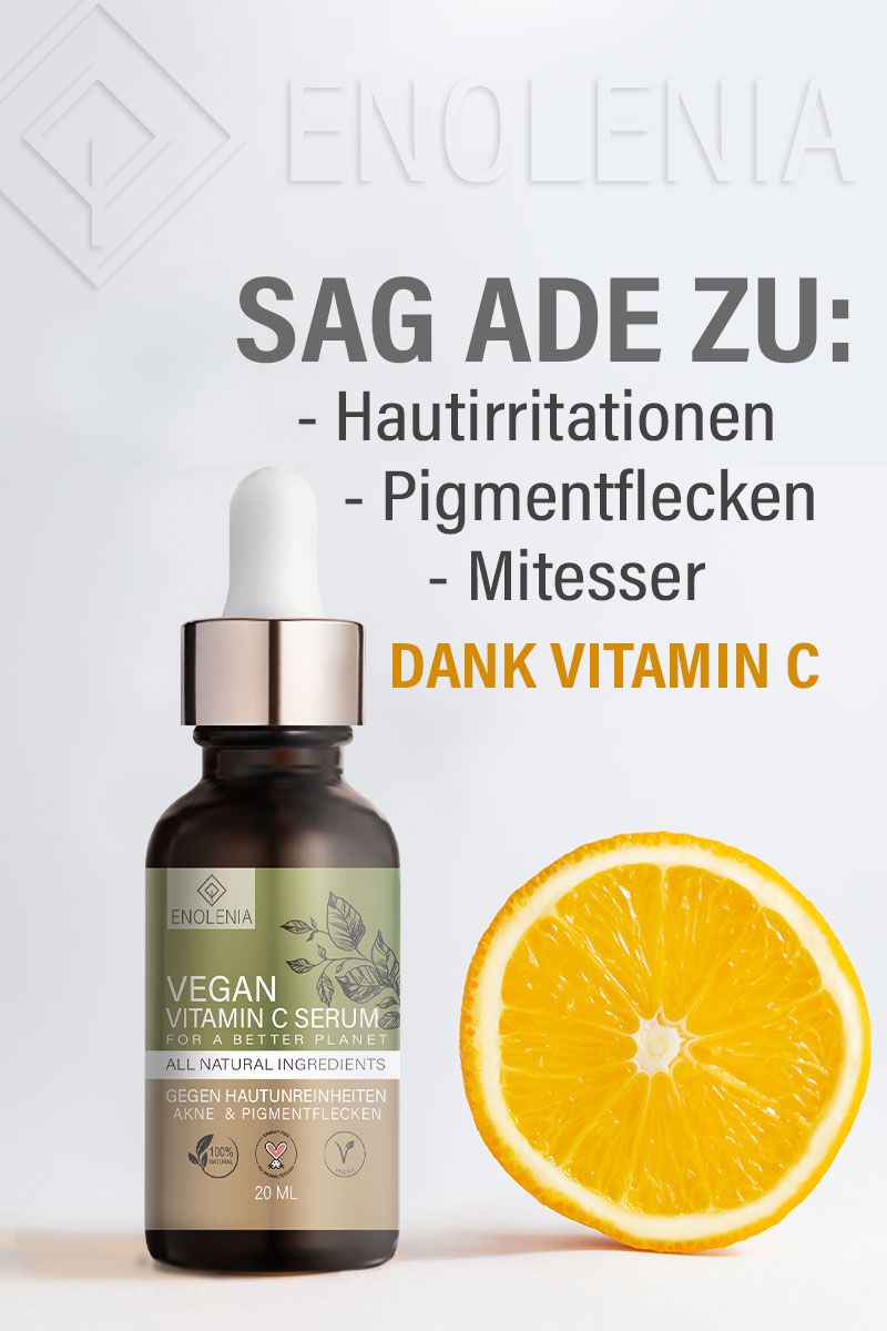 Produktflasche mit Orange und Text: "SAG ADE ZU: ..." und "DANK VITAMIN C" auf weißem Hintergrund.