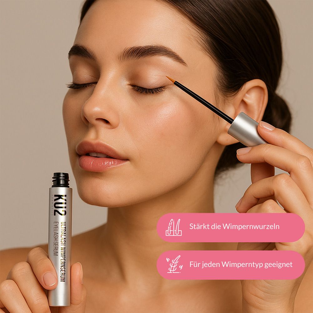 Frau trägt KU2 Ultralash Wimpernserum auf, hält das Produkt.