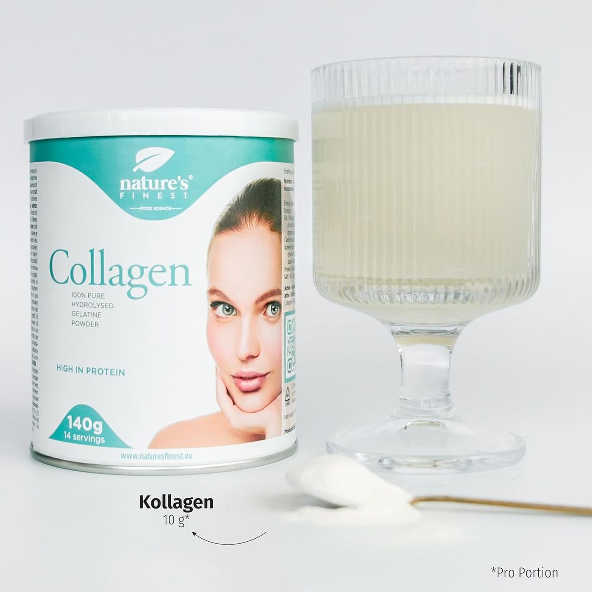 Dose Kollagenpulver und Glas mit Flüssigkeit. Aufschrift: Collagen, 100% hydrolysiertes Gelatinepulver, 140g. Text: 10g Kollagen.
