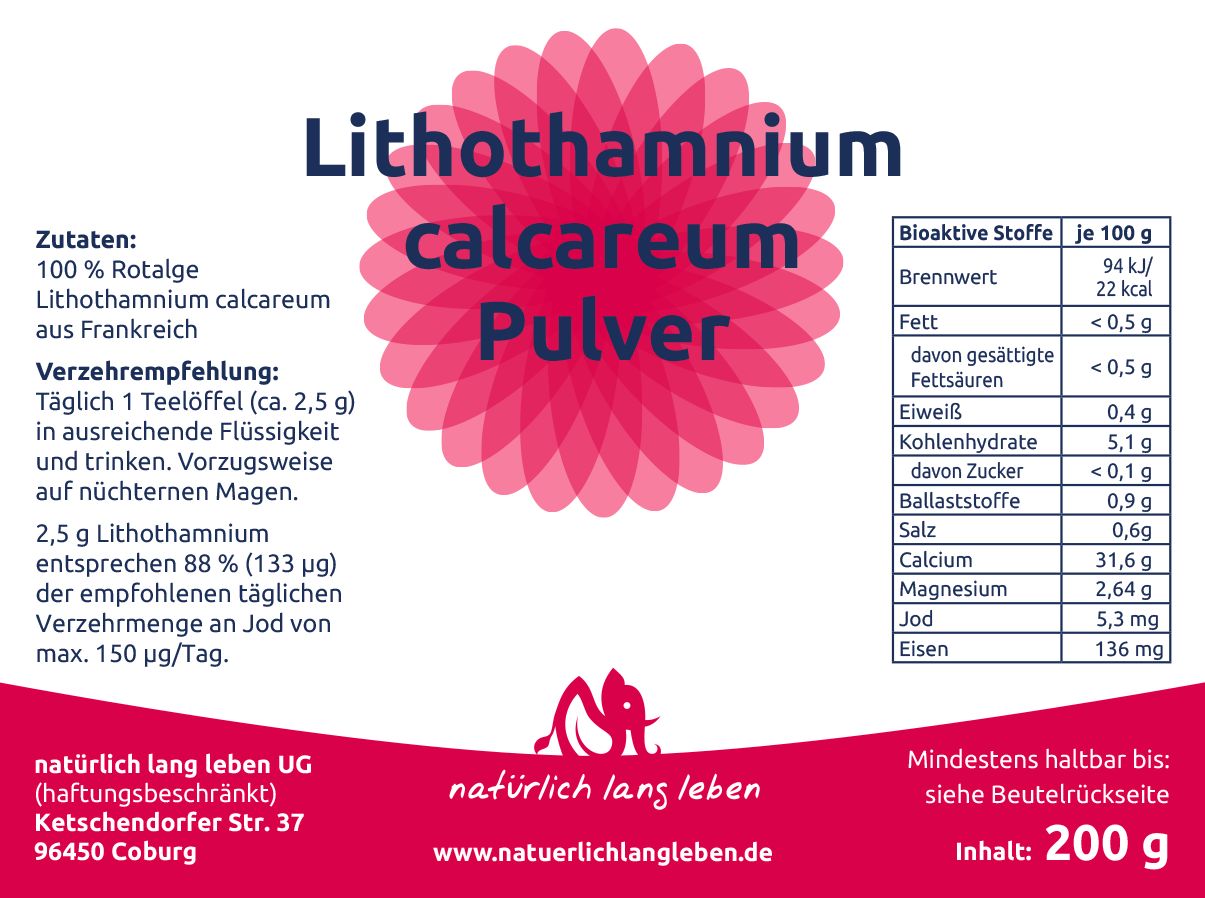 Etikett mit Produktinformationen. Text: Lithothamnium calcareum Pulver, Inhaltsstoffe, Nährwerttabelle, Mindesthaltbarkeit, Logo.