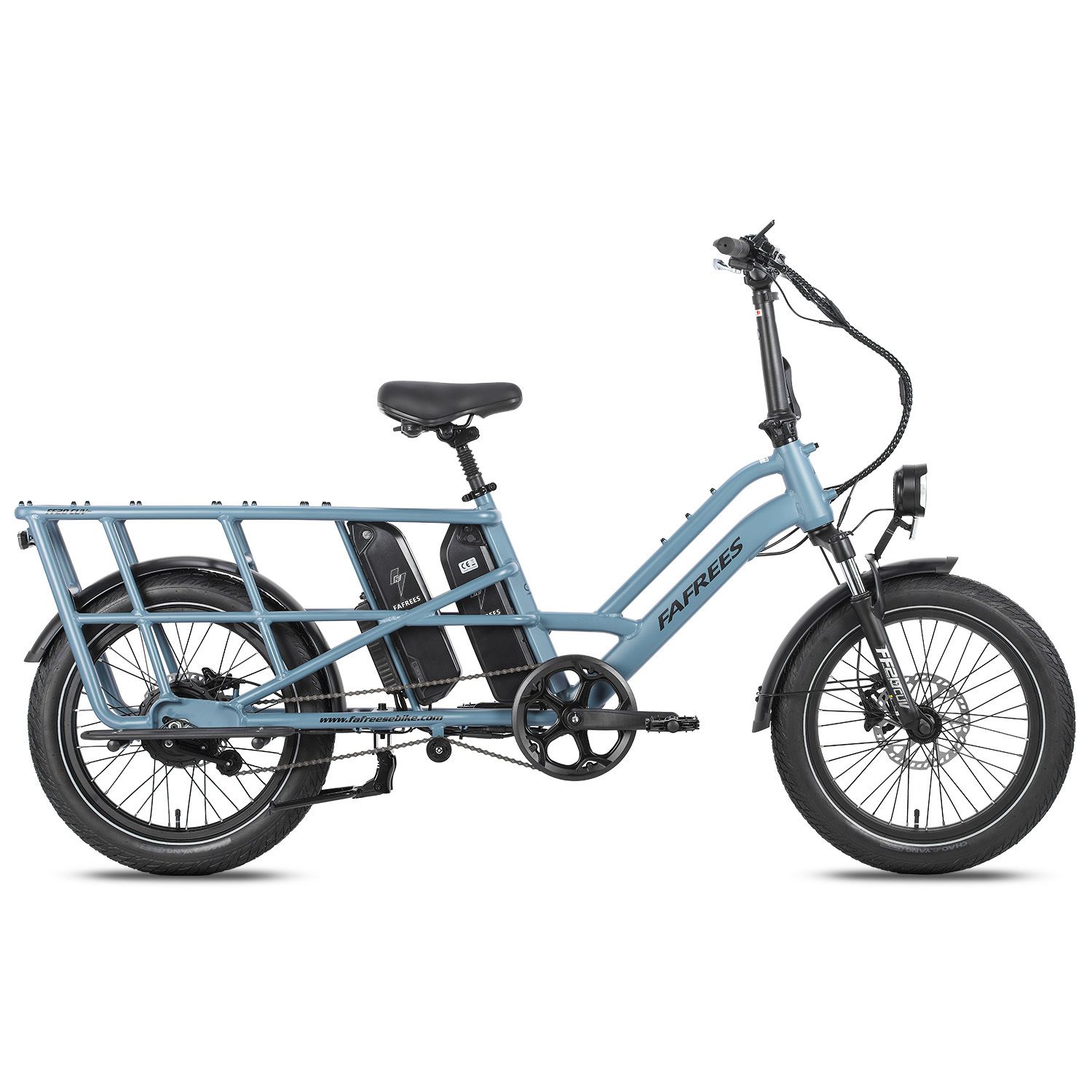 Blaues Elektrofahrrad mit Gepäckträger und Akkus. Marke FAFREES. Schwarze Reifen.