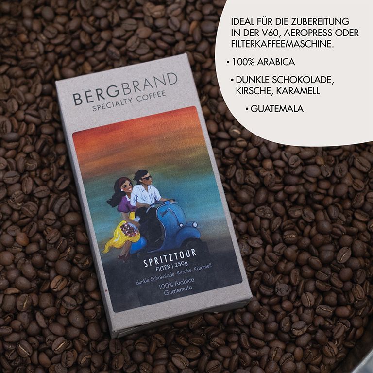 Kaffeepackung BERGBRAND Spritztour auf Kaffeebohnen. Text: 100% Arabica, dunkle Schokolade, Kirsche, Karamell.