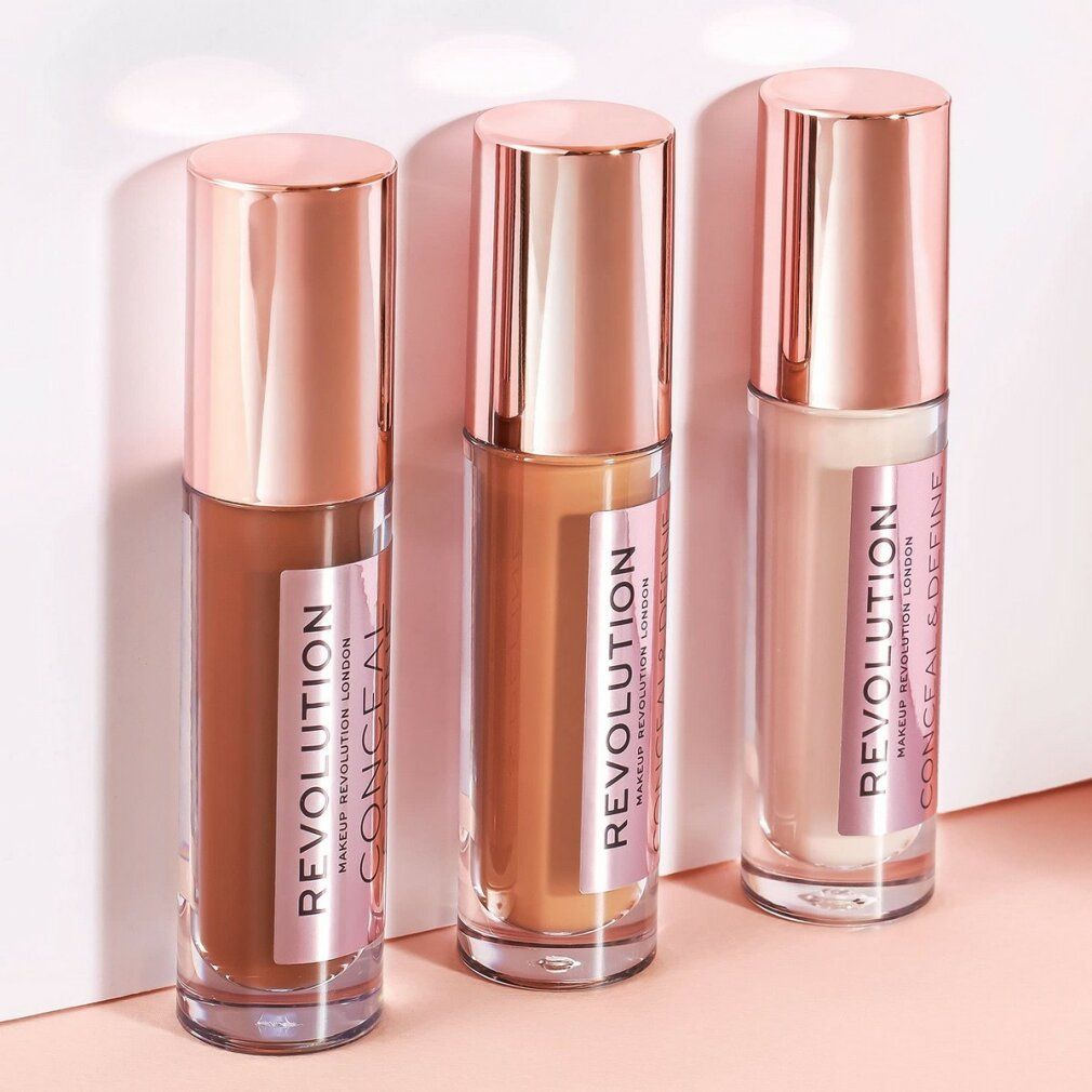 Drei Concealer-Fläschchen mit roségoldfarbenen Deckeln. Aufschrift: REVOLUTION CONCEAL.