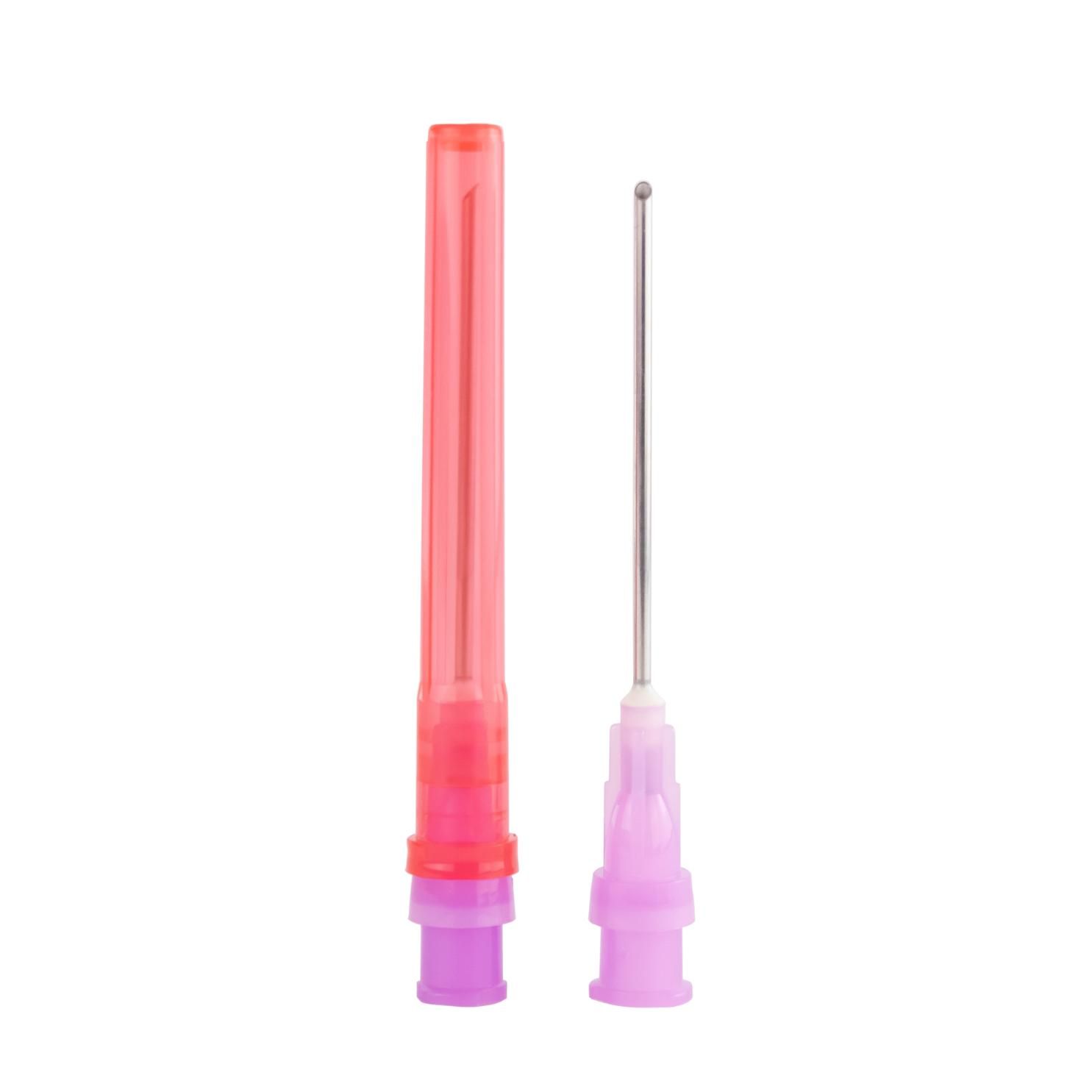 Kanüle mit Filter, rosa Kappe, lila Basis. Metallnadel. Einzeln, neben der Kappe.