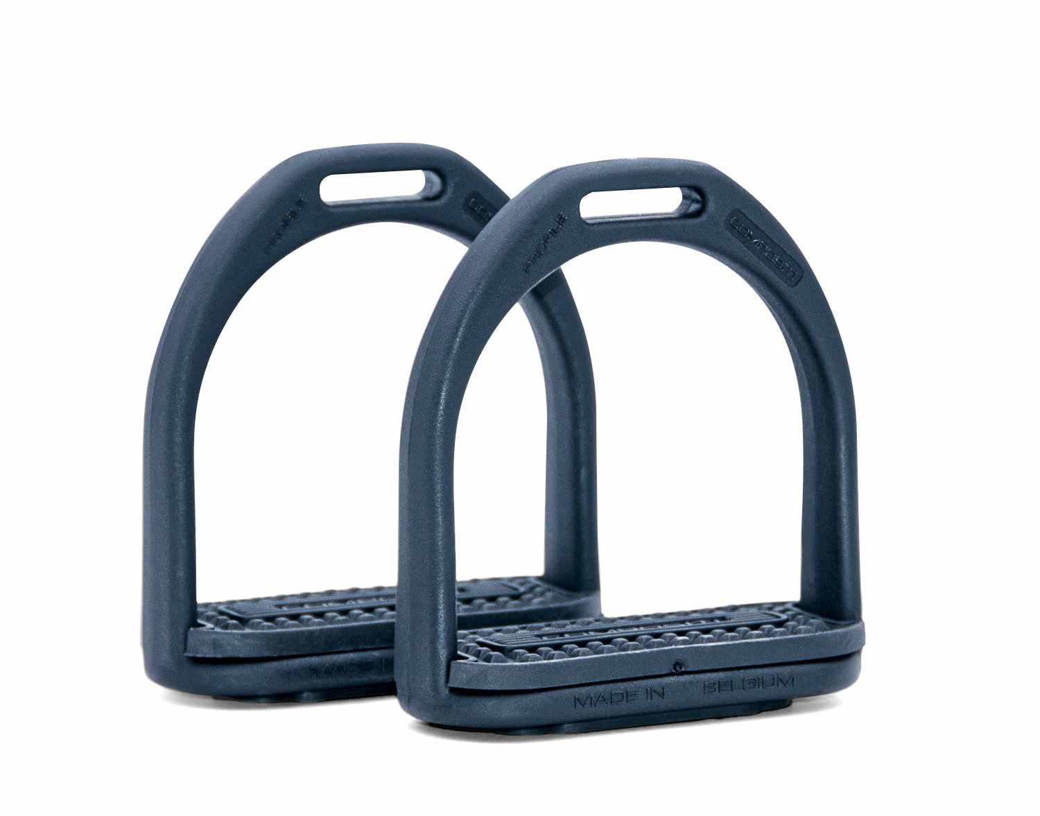 Zwei blaue Steigbügel aus Kunststoff. Profilierte Trittfläche.