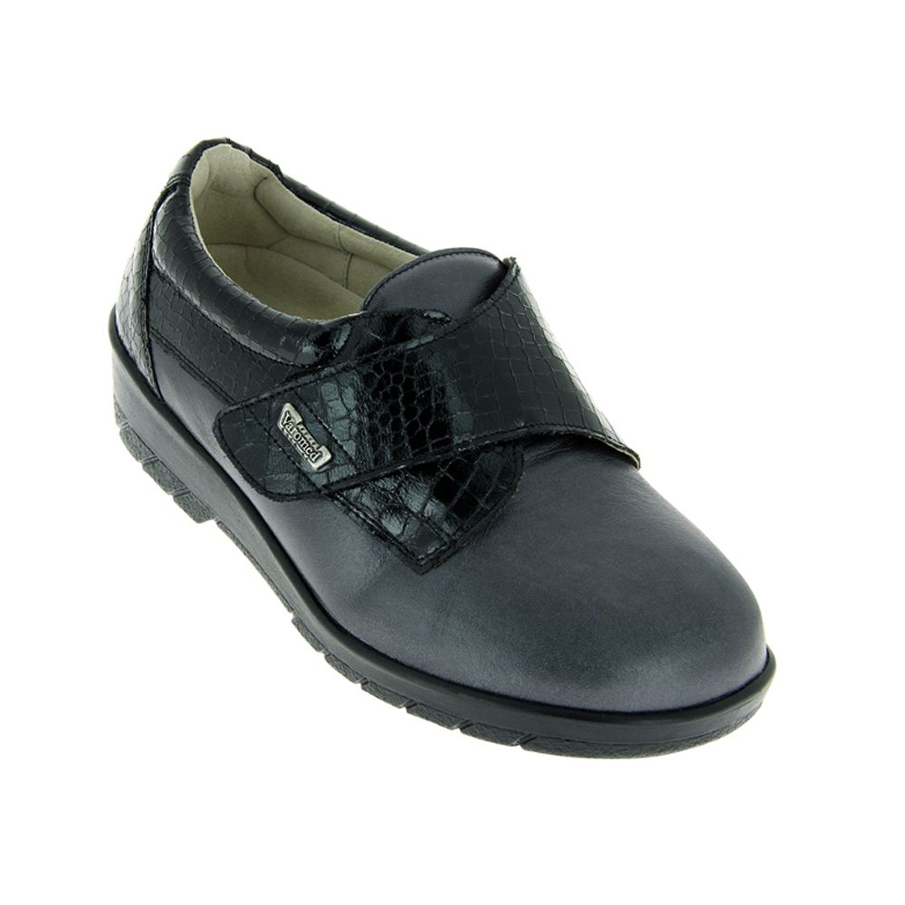 Grau-schwarzer Schuh mit Klettverschluss. Geprägtes Lederdetail. Marke Varomed.