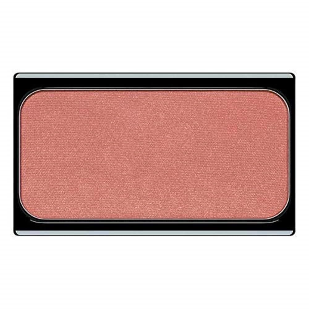 Rechteckiger Blusher in einem schwarzen Behälter. Die Farbe ist ein gedämpftes Rosa.