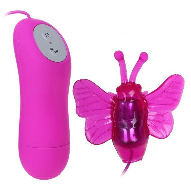 Pinker Vibrator mit Schmetterlingsaufsatz und Fernbedienung.