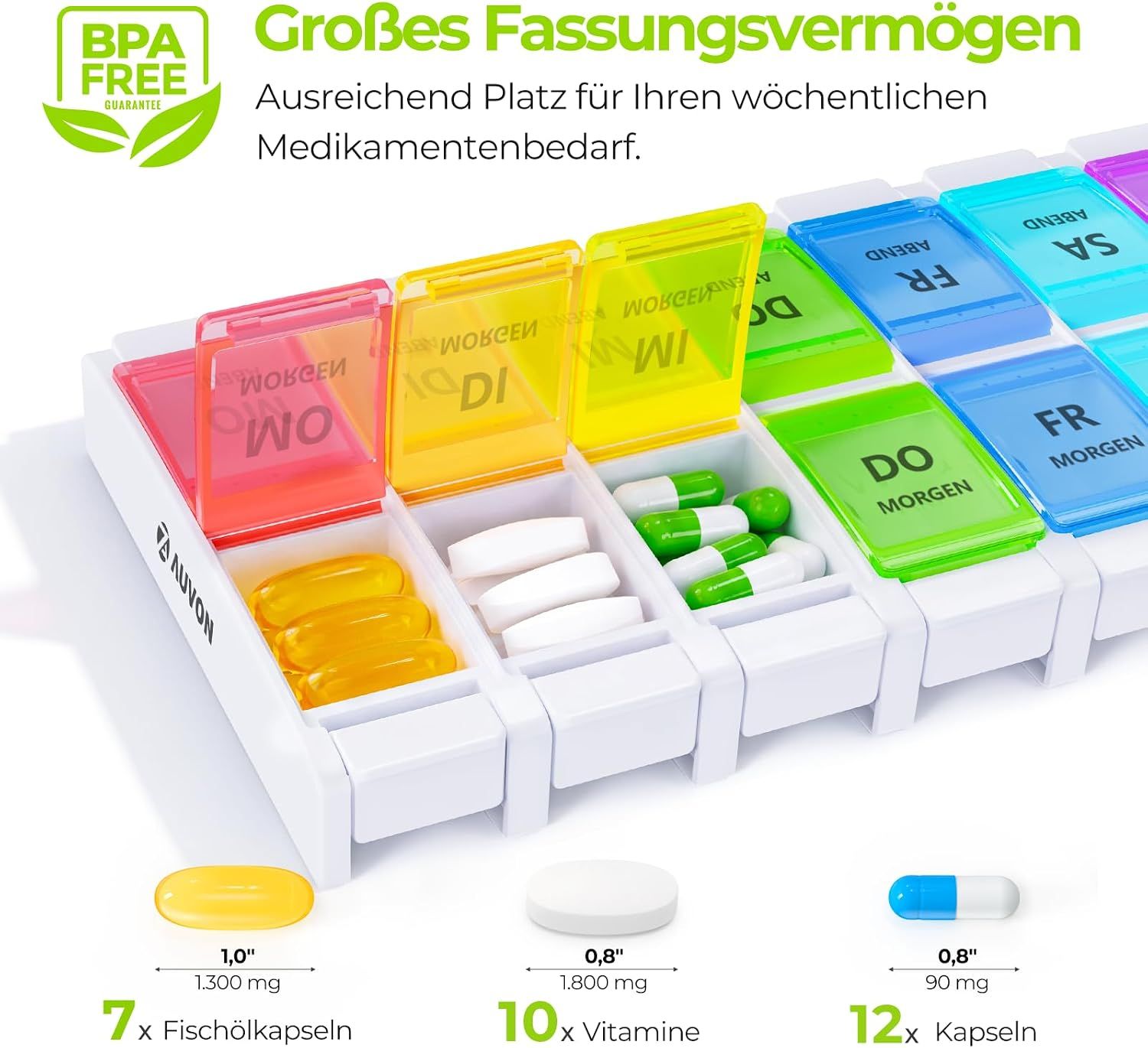 Bunte Pillendosen mit Wochentagsbeschriftung, einige mit Pillen gefüllt.