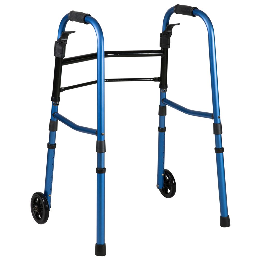 Blauer Gehwagen mit Rollen. Schwarze Griffe und Verbindungsstreben. Vier Beine, zwei mit Rollen.