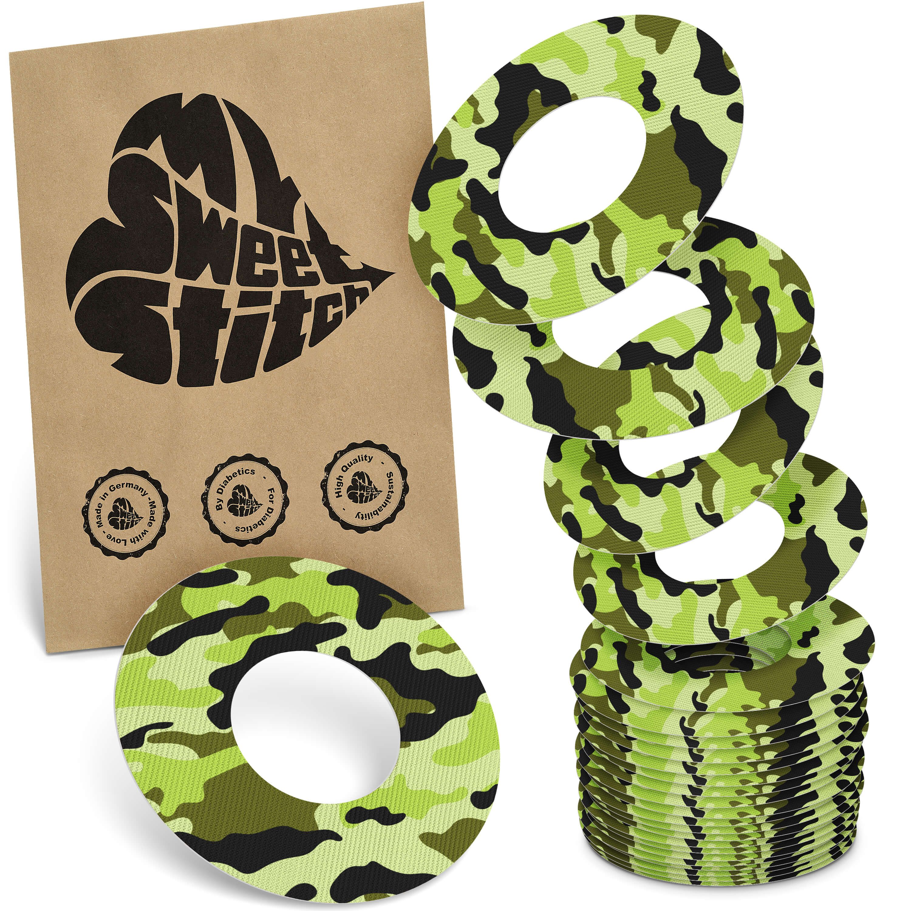 Fixierringe mit Camouflage-Muster. Braune Verpackung mit Logo und Qualitätssiegeln. Stapel von Ringen.