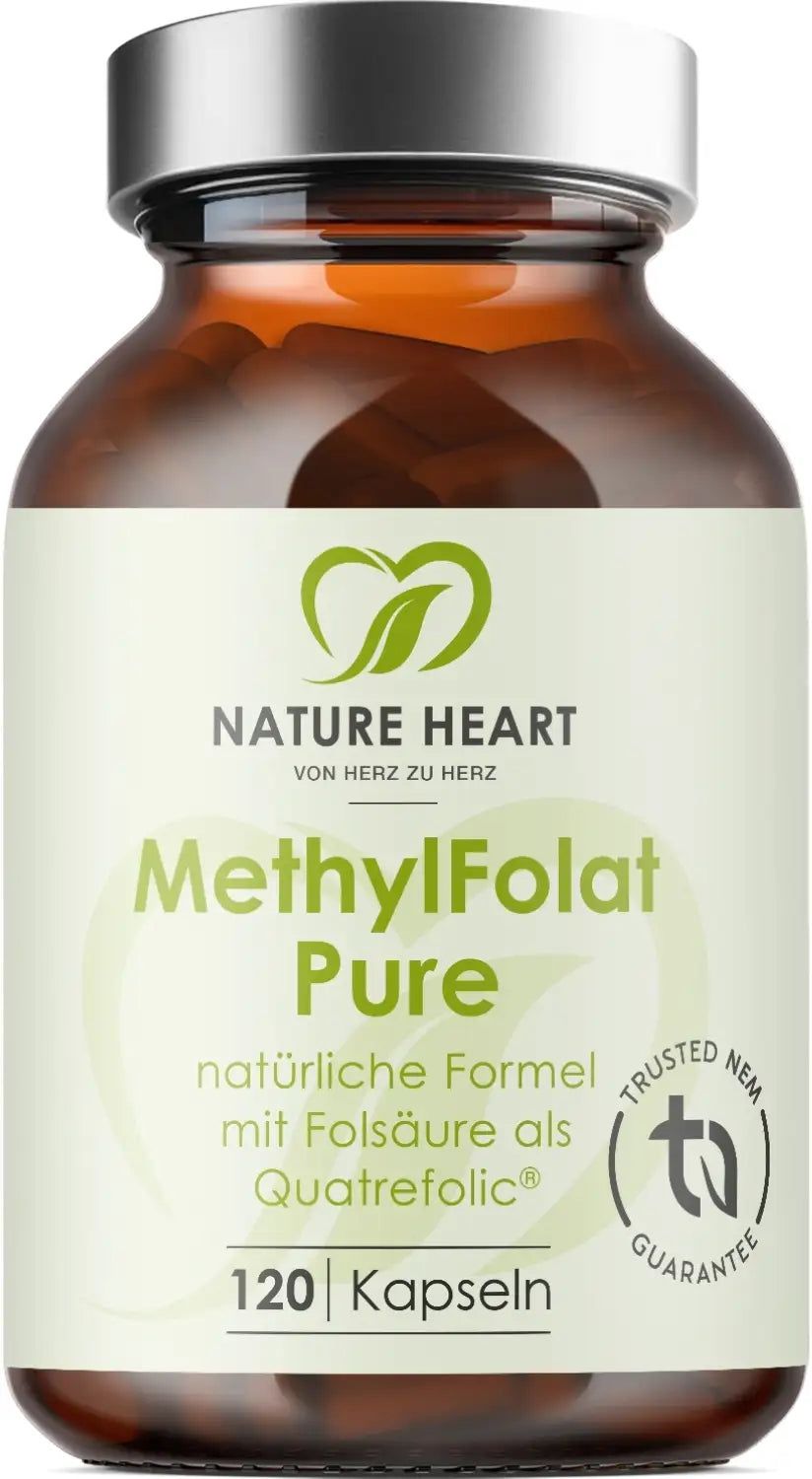 Braune Glasflasche mit Kapseln. Aufschrift: MethylFolat Pure, 120 Kapseln. Logo: Nature Heart.