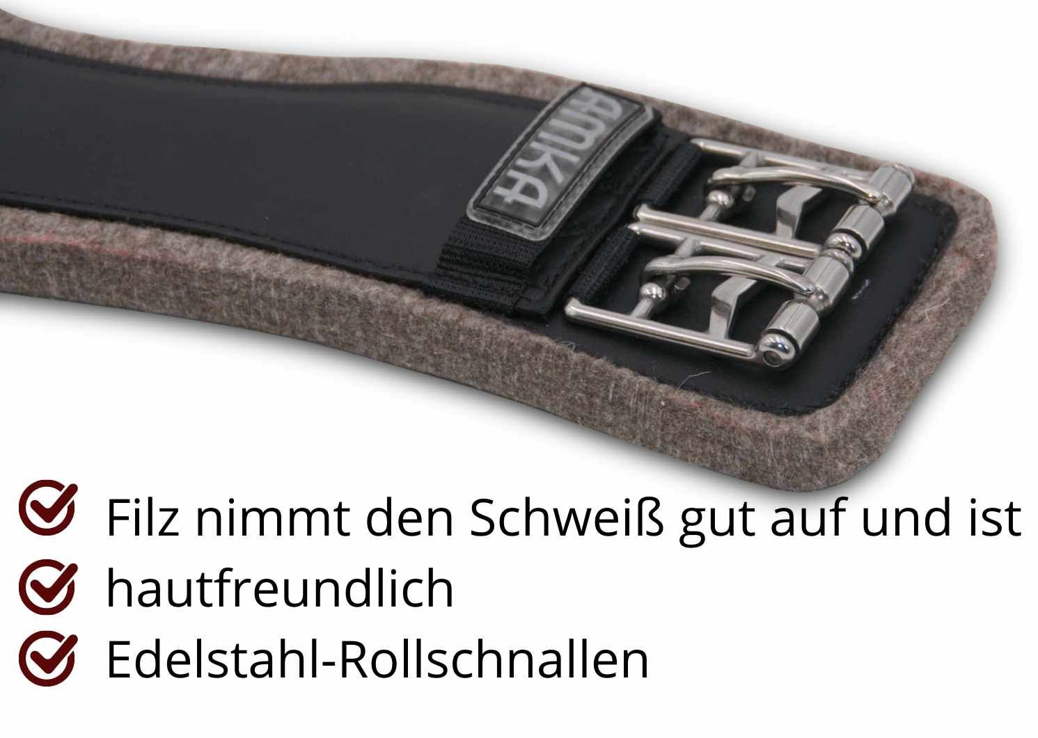 Nahaufnahme des Sattelgurts mit AMKA-Logo. Edelstahl-Rollschnallen, hautfreundlich.