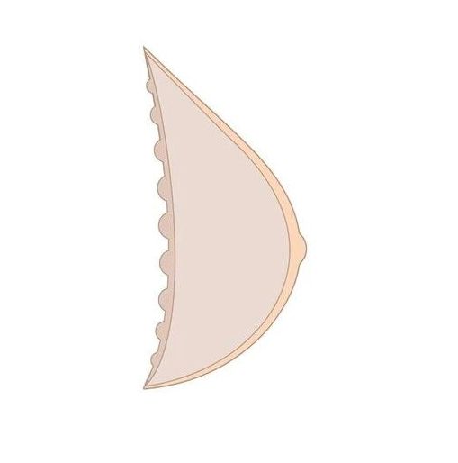 Brustprothese im Profil. Tropfenform, haut farben. Eine Seite mit kleinen Ausbuchtungen.