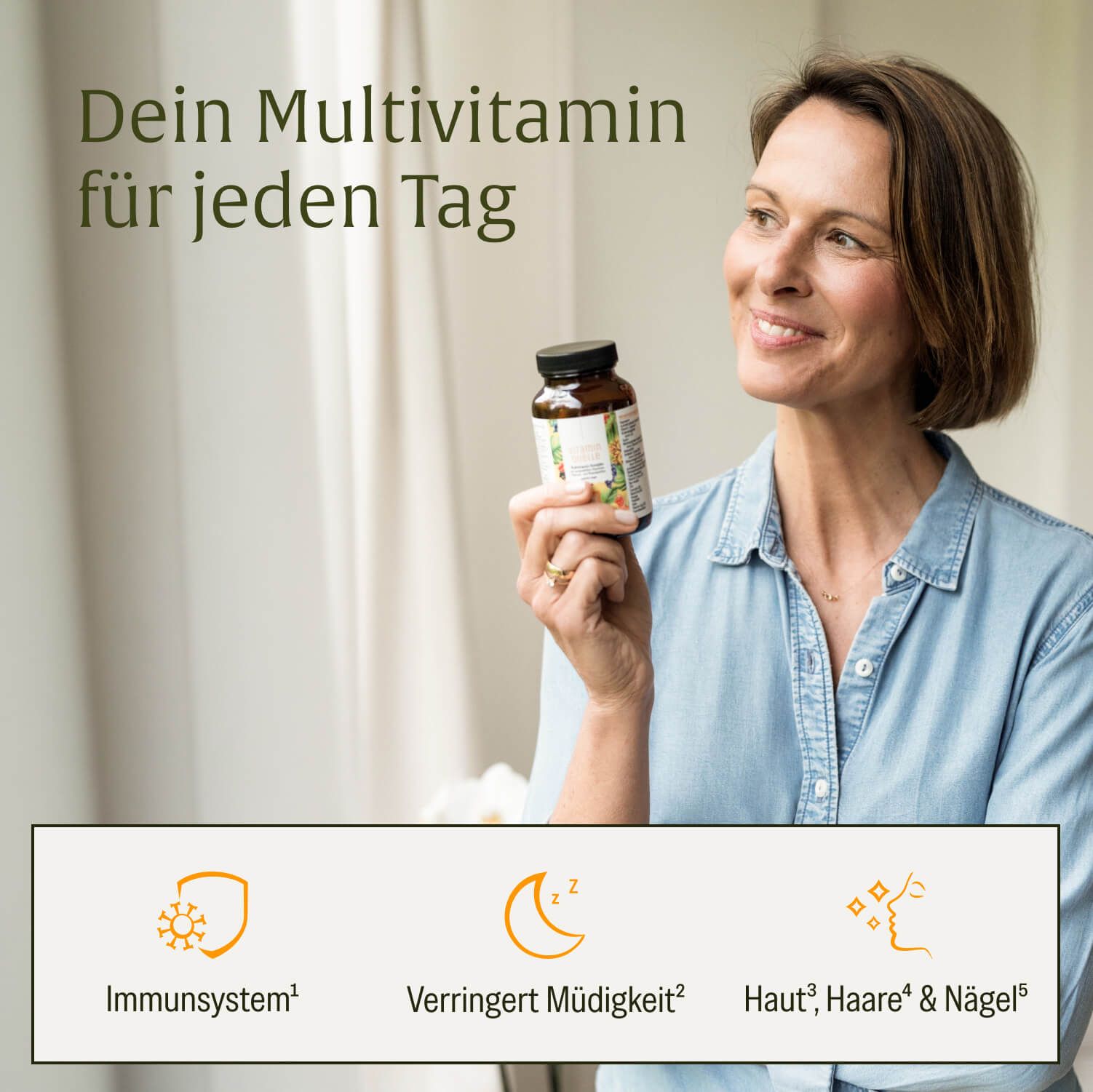 Frau hält Flasche Multivitamin-Komplex; Symbole für Immunsystem, Müdigkeit, Haut.