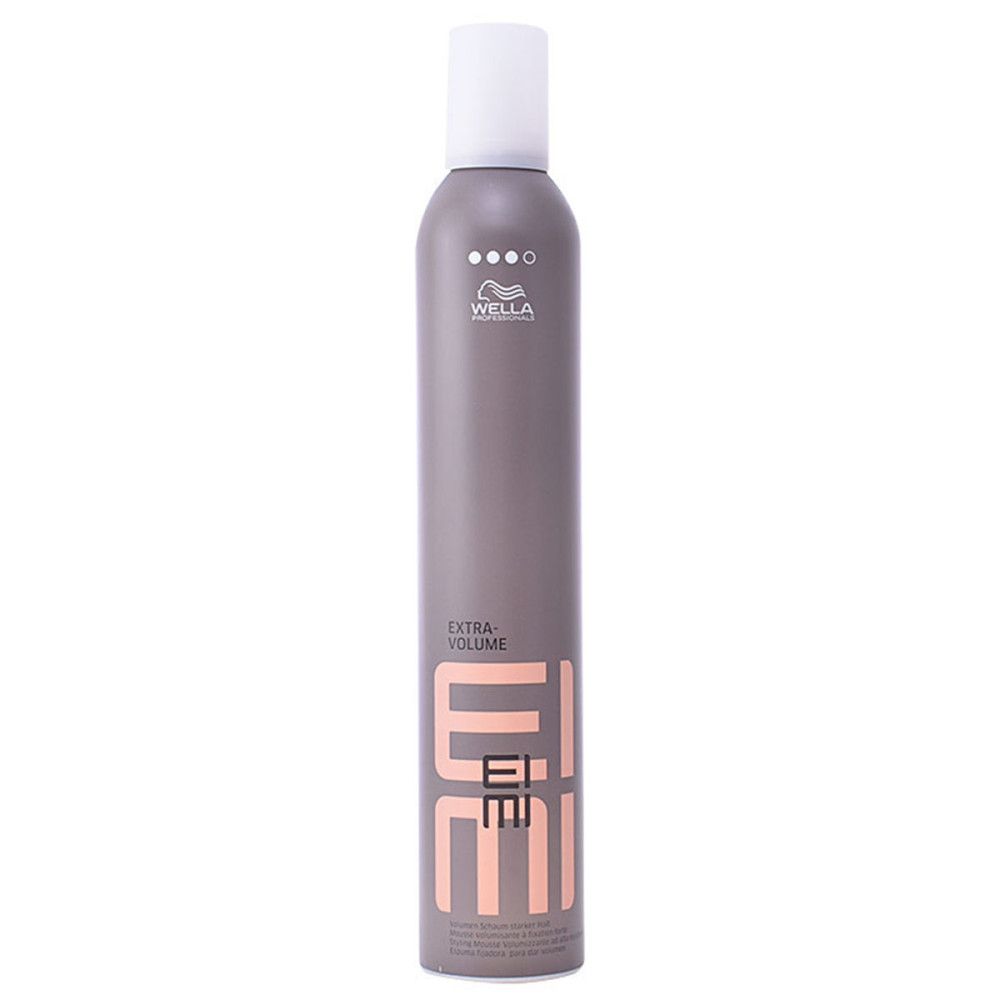 Graue Sprühflasche mit weißem Deckel. Aufschrift: Wella, EIMI, Extra Volume. Produktverpackung.