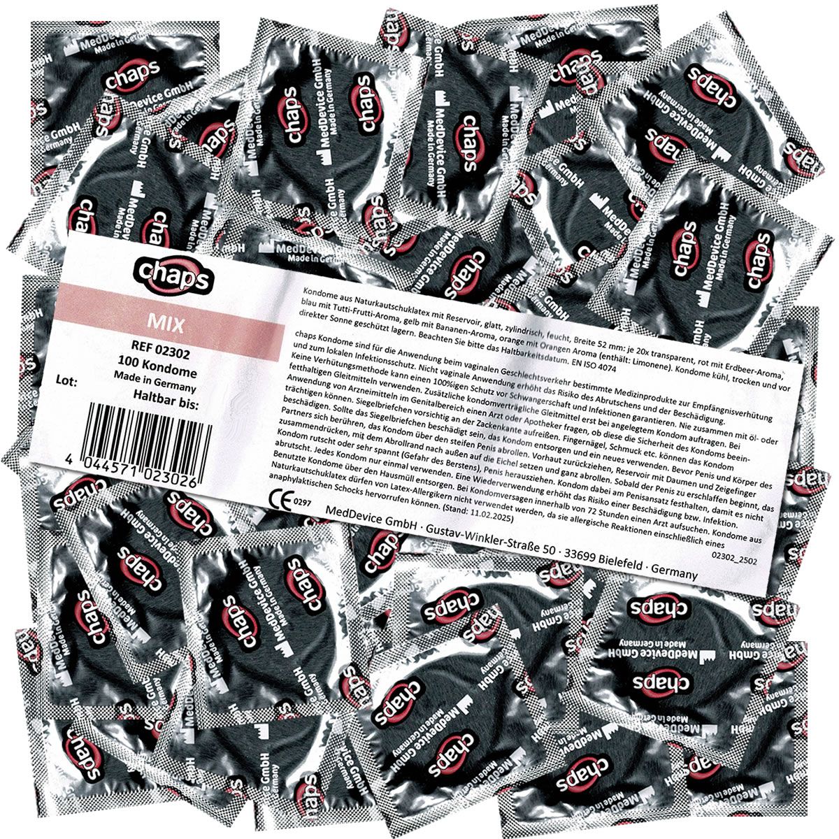 Verpackte Kondome. Einzelverpackungen mit Produktnamen 'chaps'. Aufschrift 'MIX' und '100 Kondome'. Herstellerinformationen.