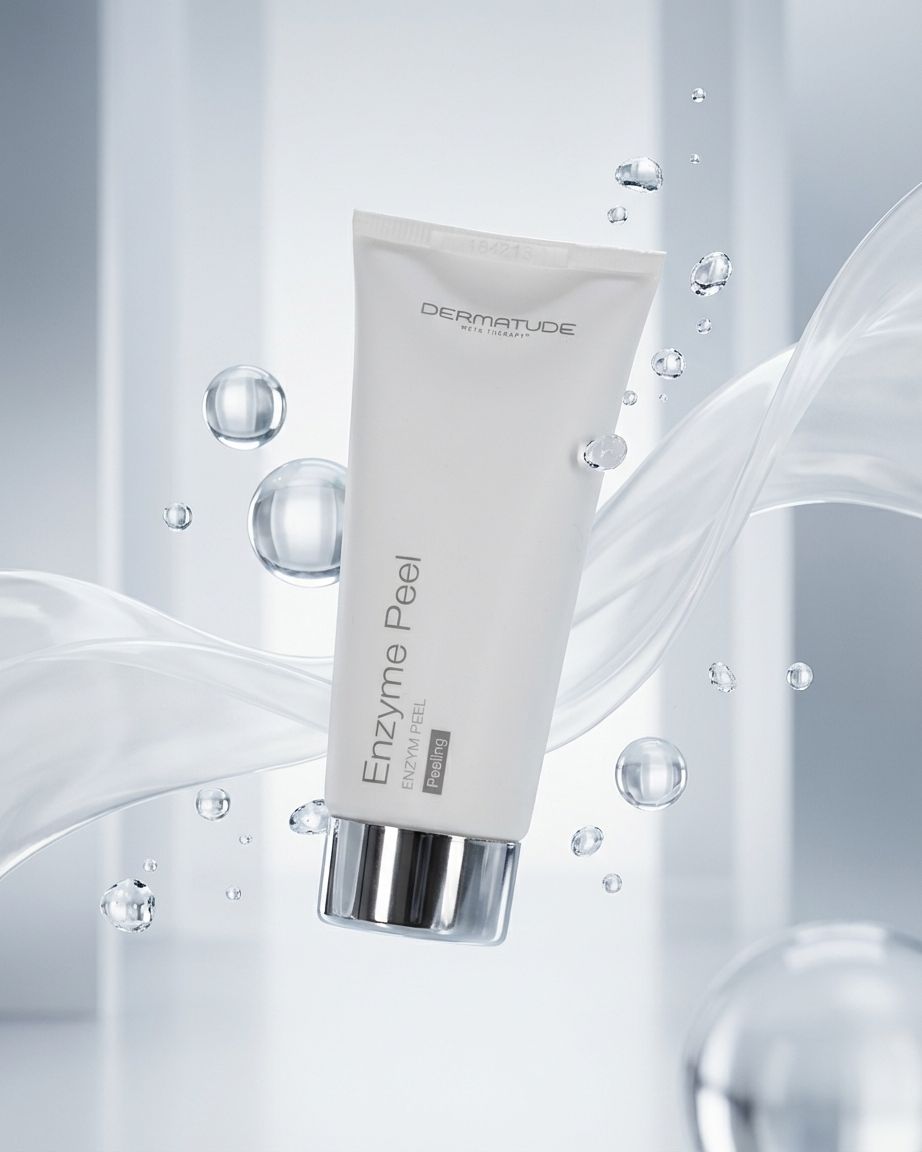 Ein weißer Schlauch mit silbernem Deckel, beschriftet mit 'Enzyme Peel'.