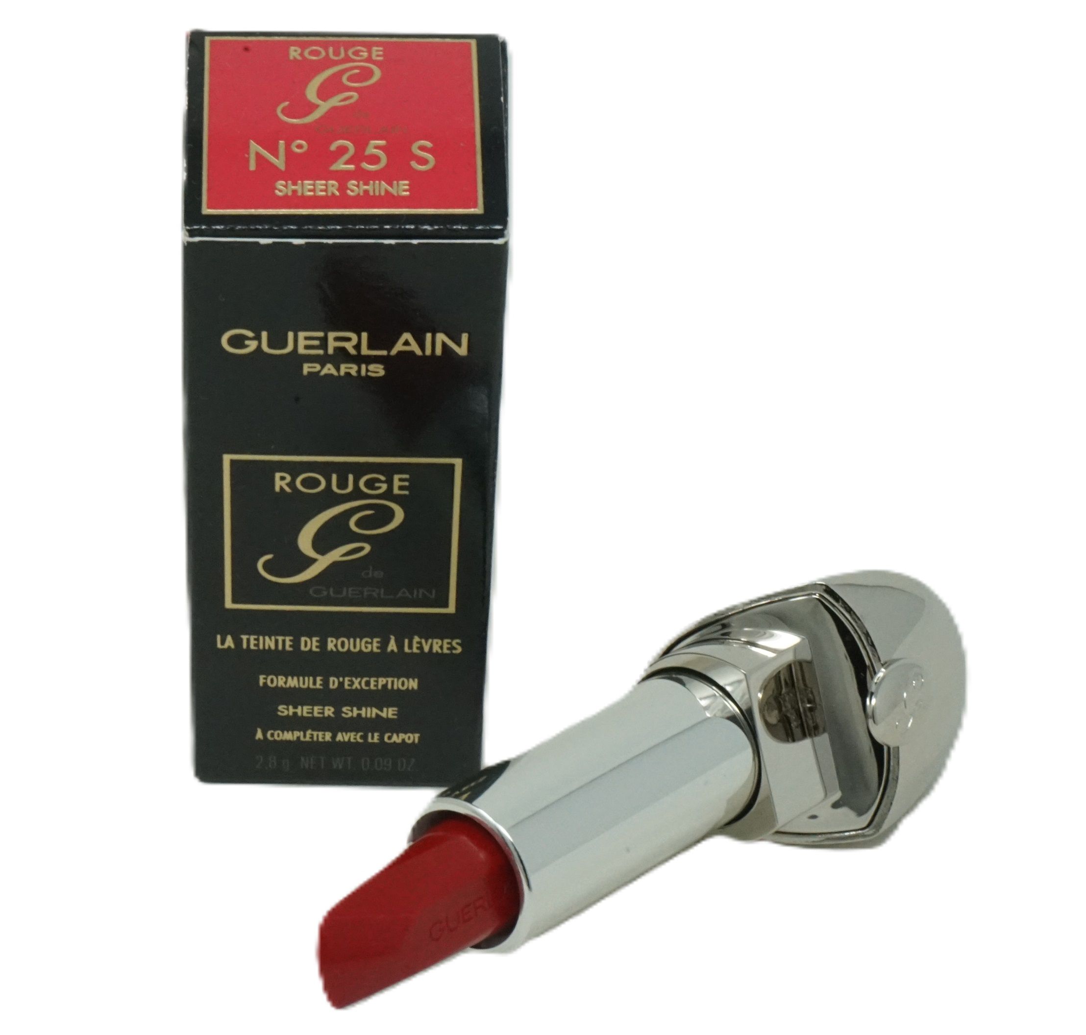 Lippenstift und Verpackung. Schwarze Schachtel mit rotem Deckel. Aufschrift: Guerlain Rouge G No 25 S Sheer Shine.