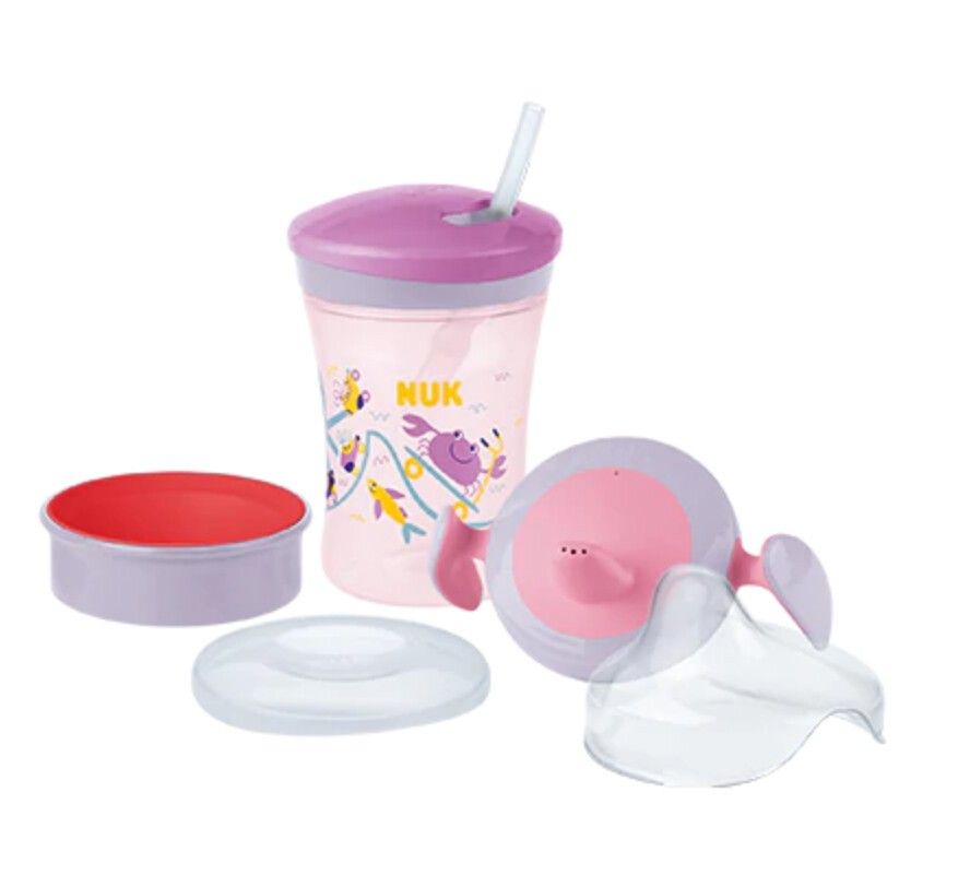 Trinklernset mit drei Trinkaufsätzen. Lila/rosa Becher mit Strohhalm, Trinktülle und Deckel. NUK-Logo.