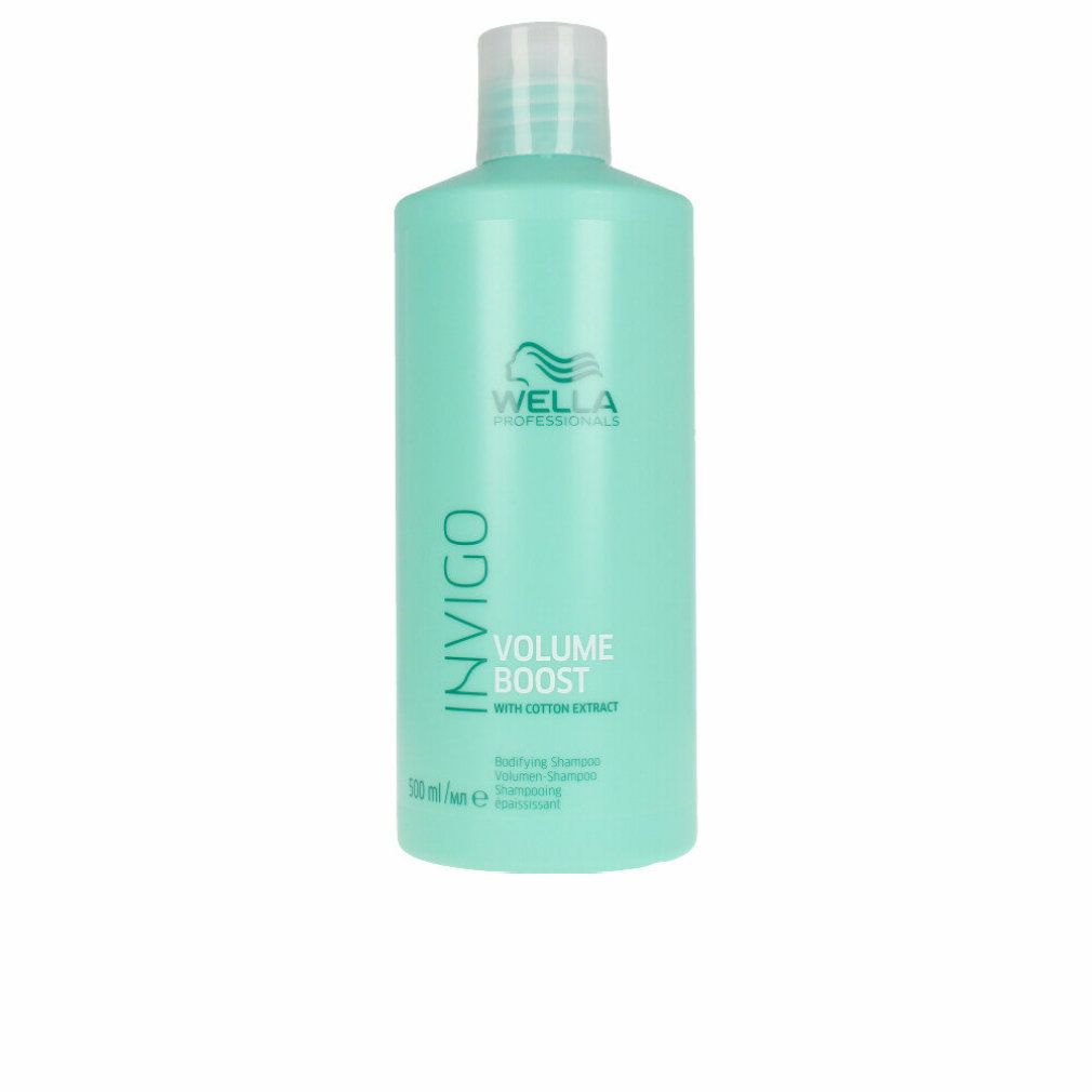 Türkisgrüne Shampoo-Flasche mit weißem Deckel. Aufschrift: INVIGO, VOLUME BOOST, Wella Professionals. Baumwollextrakt.