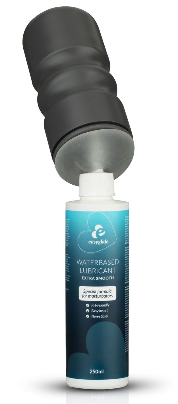 Flasche mit weißem Deckel und Applikator. Aufschrift: Easyglide Waterbased Lubricant Extra Smooth. Produkt wird mit Sexspielzeug gezeigt.