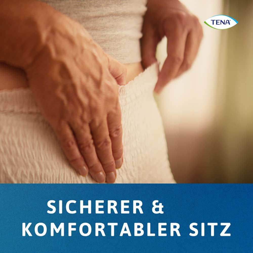 Person zieht weiße TENA ProSkin Pants hoch. Text: SICHERER & KOMFORTABLER SITZ. Logo TENA.