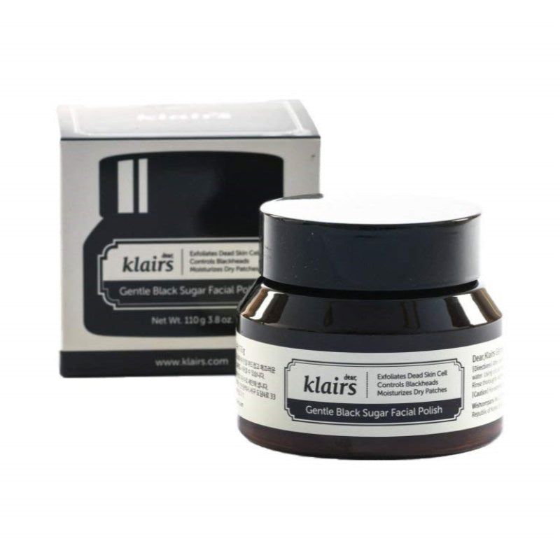 Schwarzes Glas mit Creme und Karton. Aufschrift: dear, klairs Gentle Black Sugar Facial Polish.
