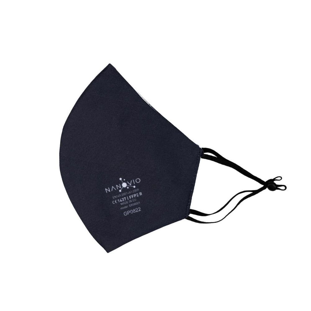 Dunkelblaue Nanovio FFP2-Maske mit schwarzen Ohrschlaufen und verstellbaren Nasenbügeln. CE-Kennzeichnung.