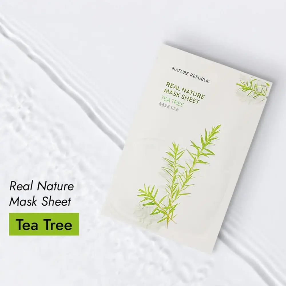 Verpackung mit Produktnamen und Teebaum-Illustration. Marke NATURE REPUBLIC. Text: Real Nature Mask Sheet Tea Tree.