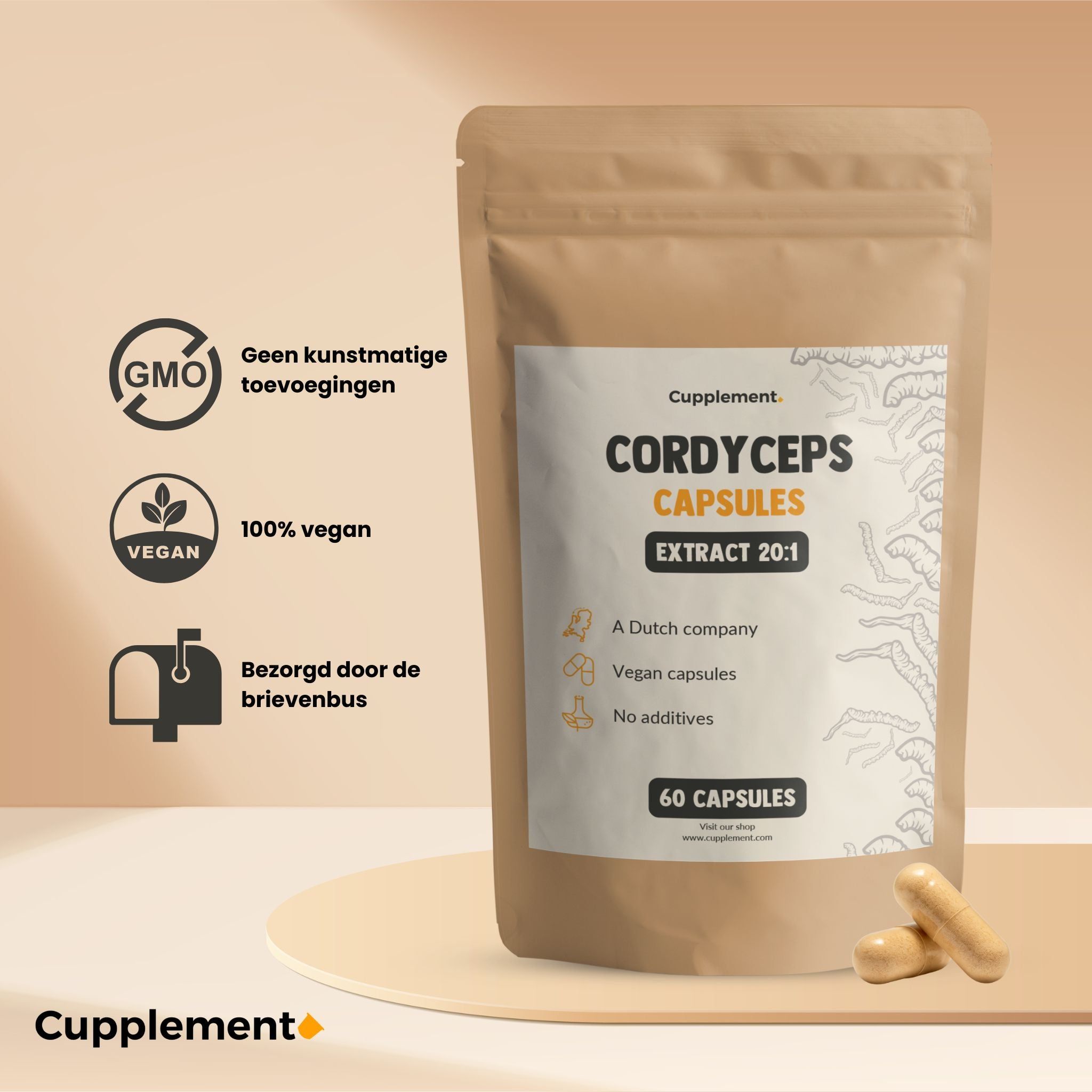 Beutel mit Cordyceps-Kapseln. Aufschrift: Cordyceps Capsules, Extrakt 20:1, 60 Kapseln. Zwei Kapseln daneben. Vegan.