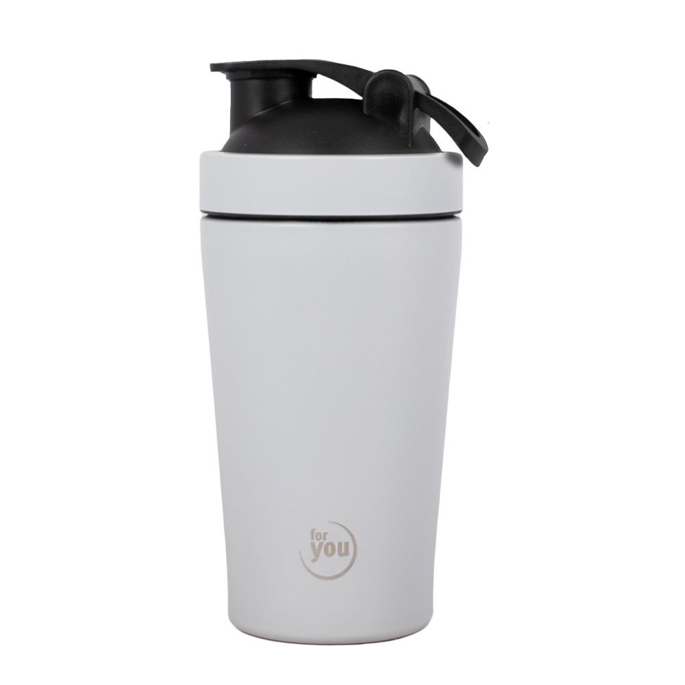 Grauer Shaker mit schwarzem Deckel. Logo 'for you'.