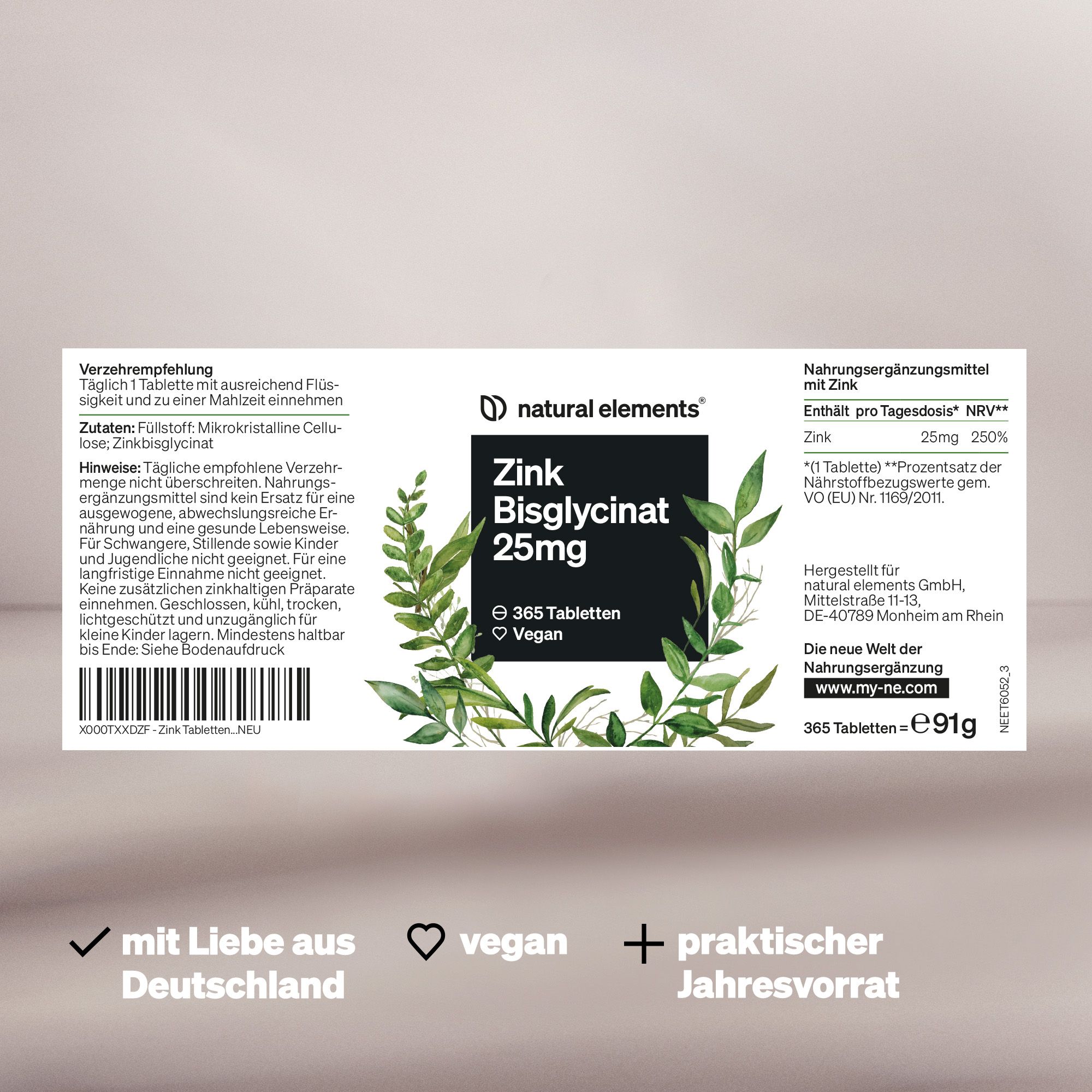 Weißes Etikett mit Produktinformationen. Aufschrift: natural elements, Zink Bisglycinat 25mg, 365 Tabletten, Vegan. Enthält Zink.