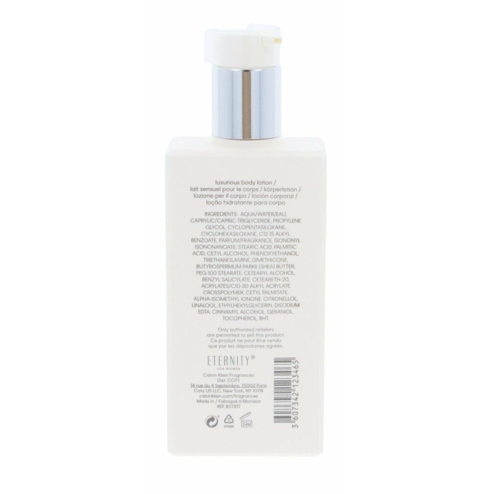 Rückseite einer weißen Körperlotion-Flasche. Aufschrift: Eternity. Inhaltsstoffe und Herstellerinformationen.