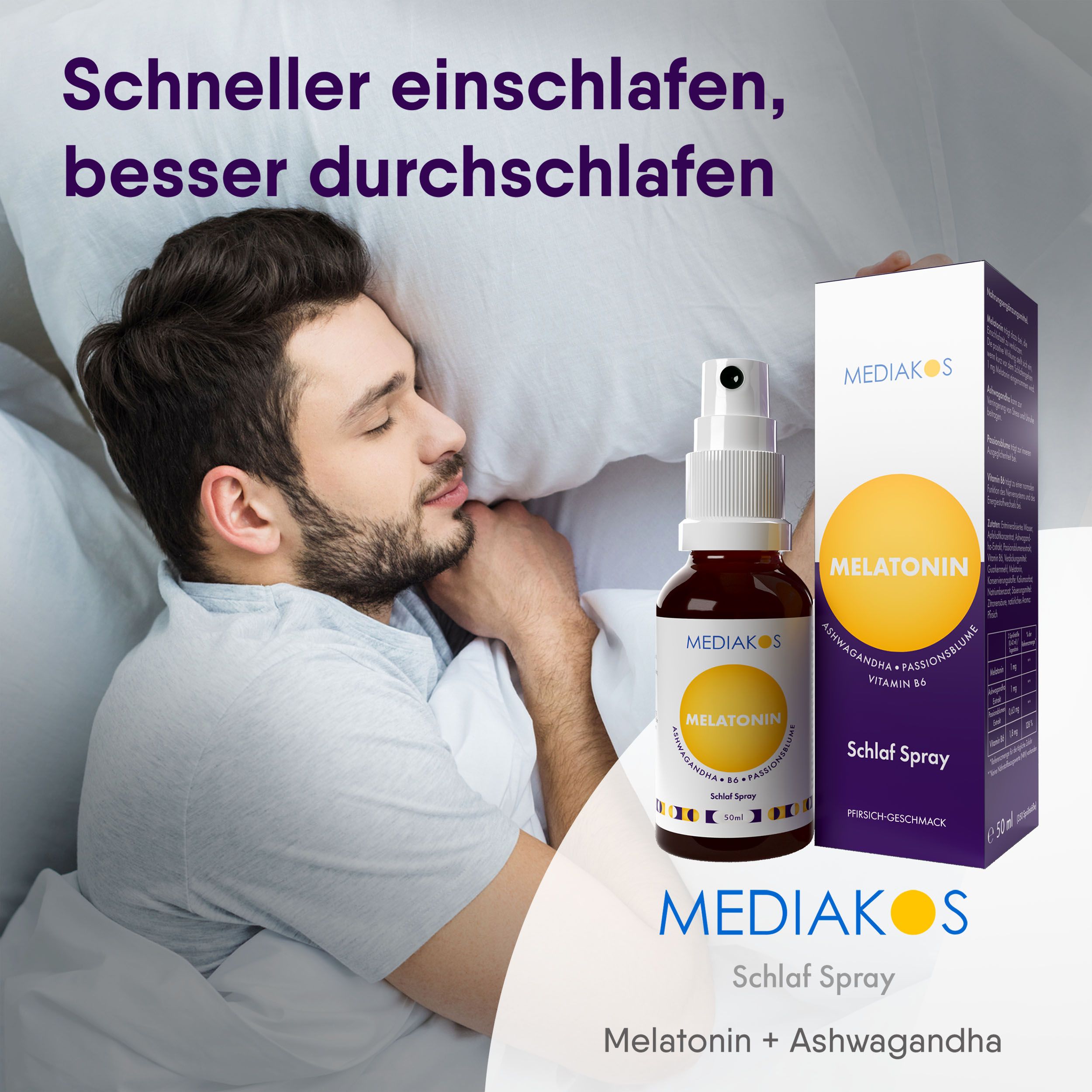 Mann liegt im Bett. Daneben: Sprühflasche und Schachtel. Aufschrift: Mediakos, Melatonin, Ashwagandha, Vitamin B6. Schlaf Spray.