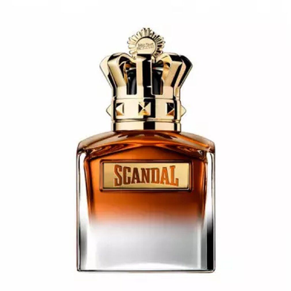 Parfumflakon mit goldfarbenem Kronenverschluss. Aufschrift "SCANDAL" auf einem rechteckigen Etikett. Farbverlauf von braun zu klar.